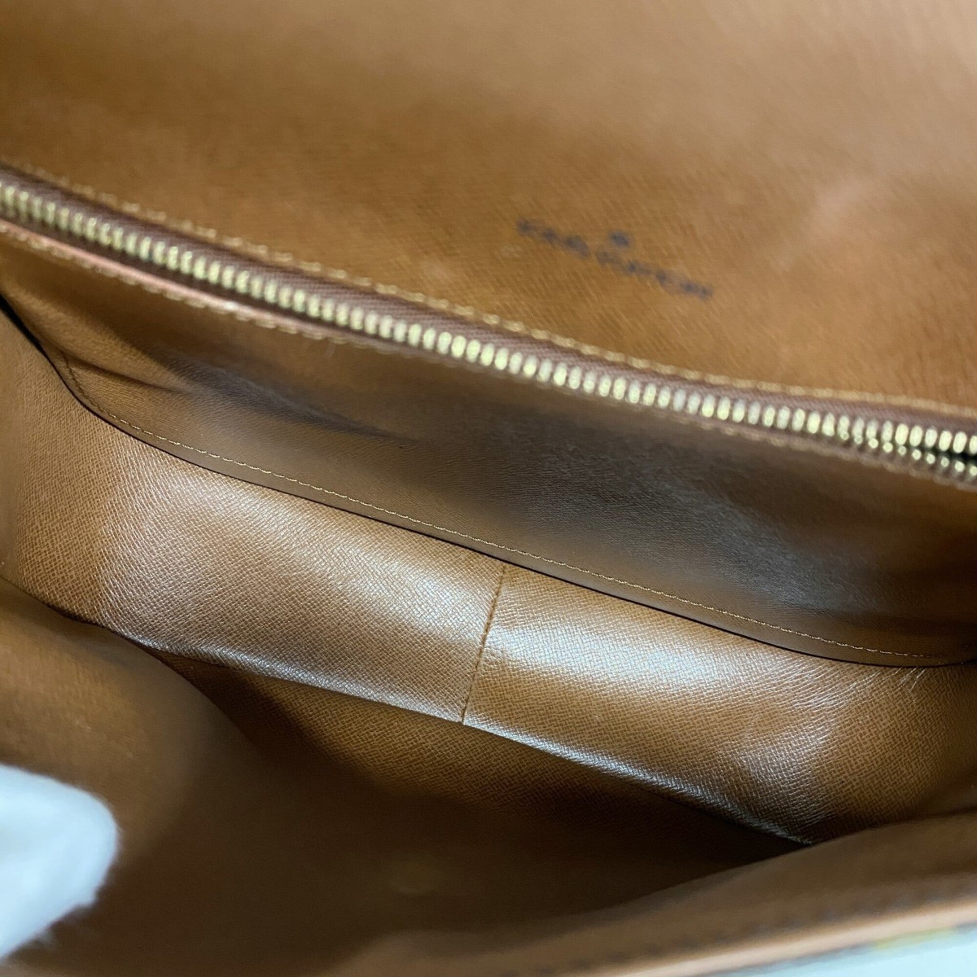 Louis Vuitton Brown Shoulder Bag (Pre-Owned)
