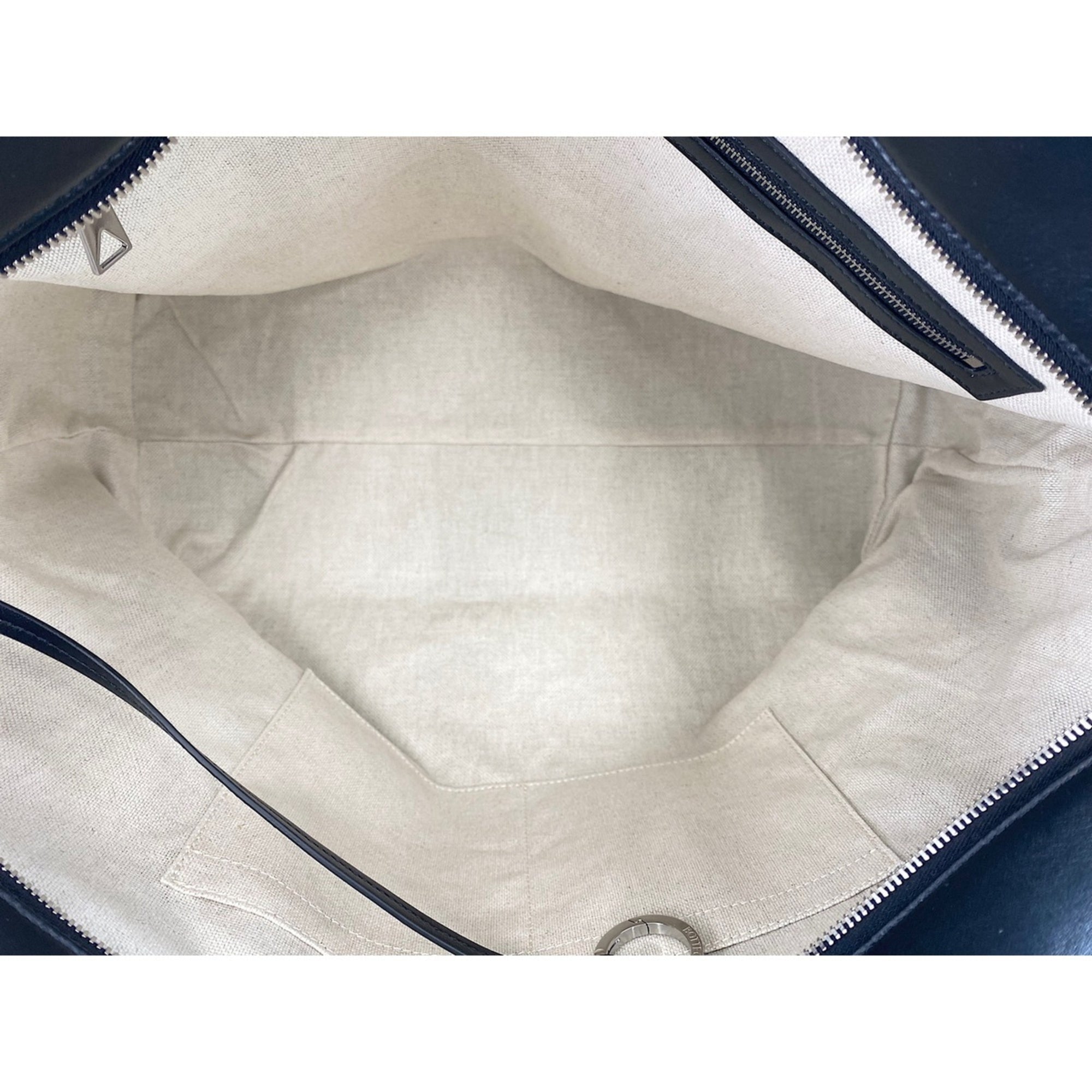 Bottega Veneta Black Tote Bag (Pre-Owned)