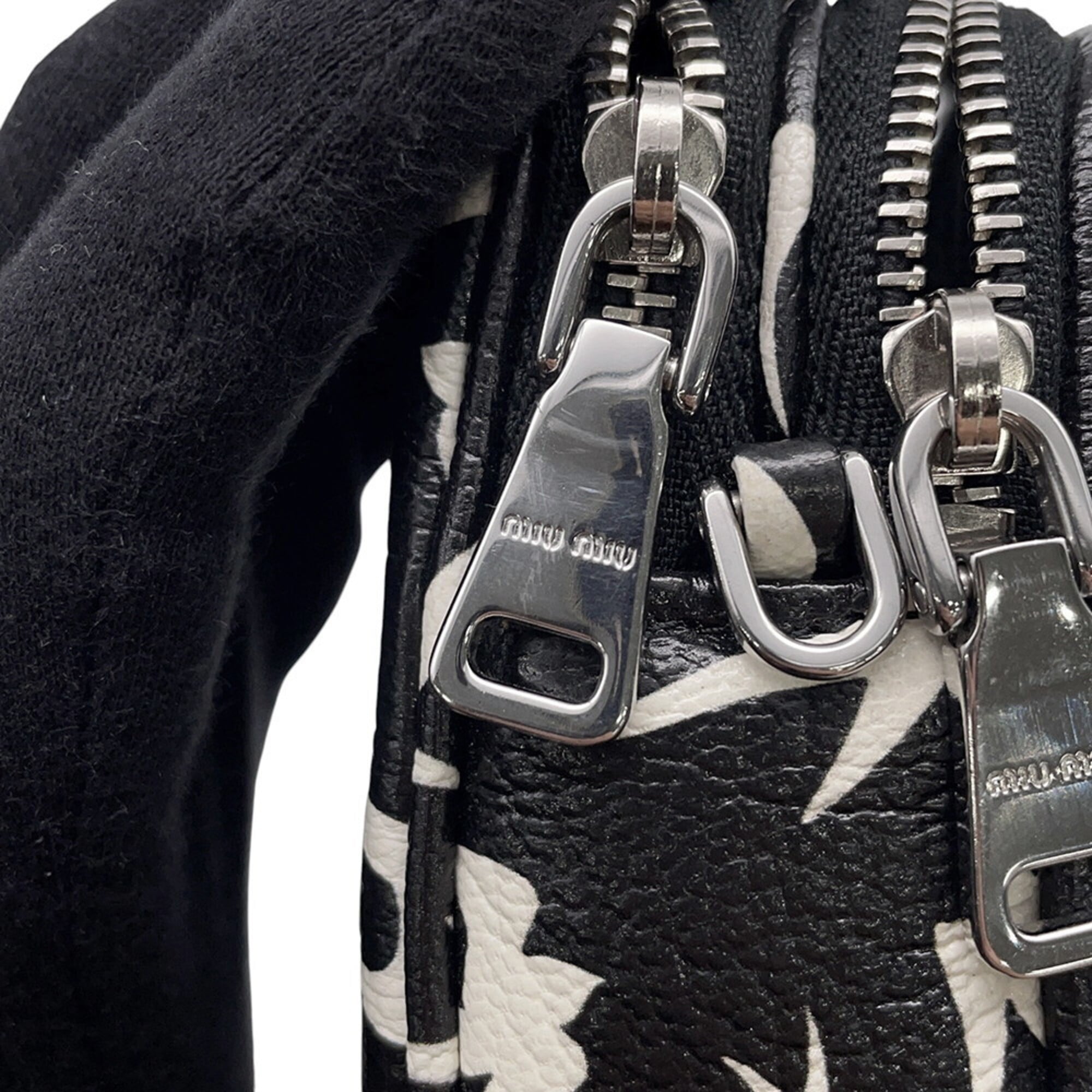 Miu Miu Black White Leather Handbag Shoulder Bag (Pre-Owned)