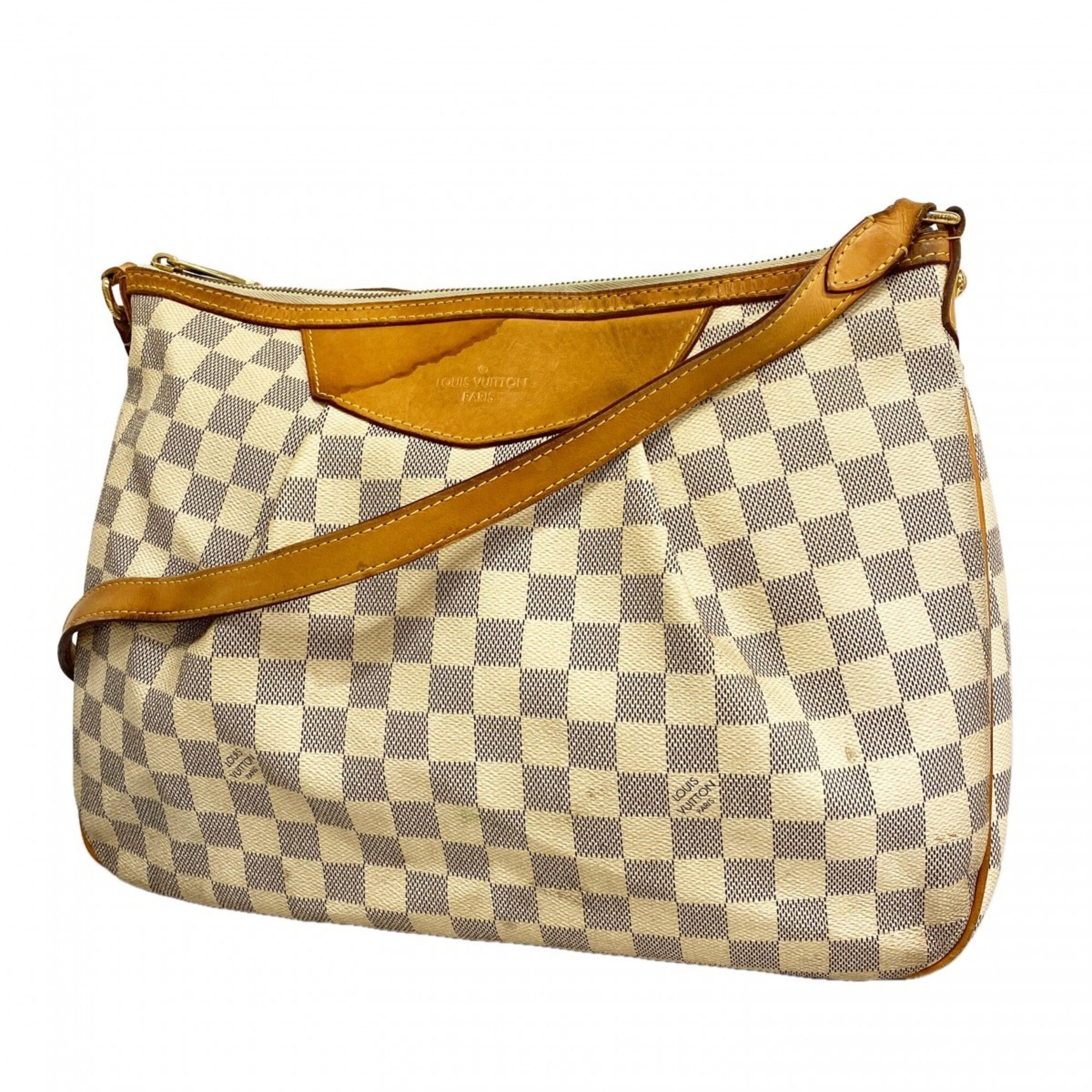 Louis Vuitton White Shoulder Bag (Pre-Owned)