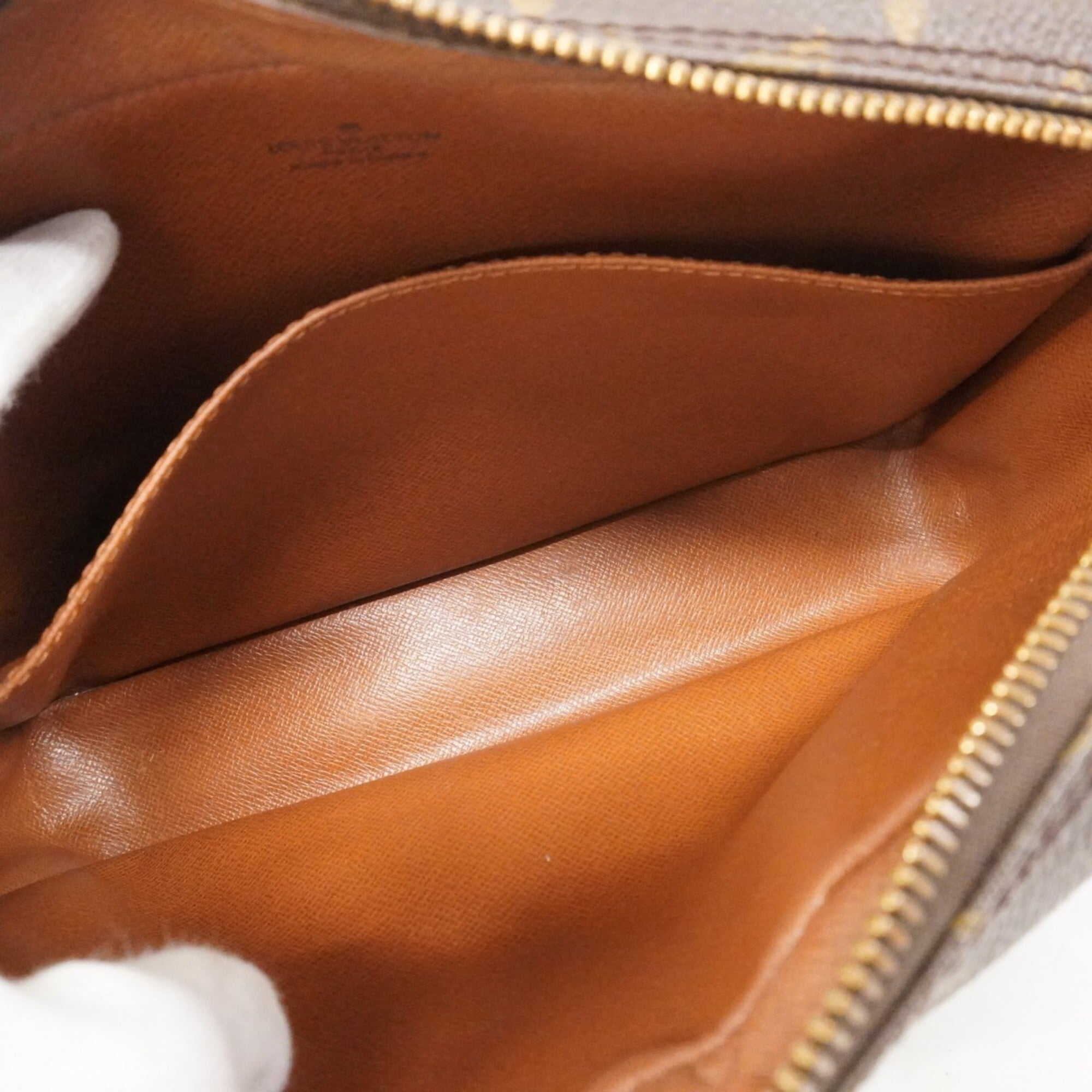 Louis Vuitton Brown Clutch Bag (Pre-Owned)