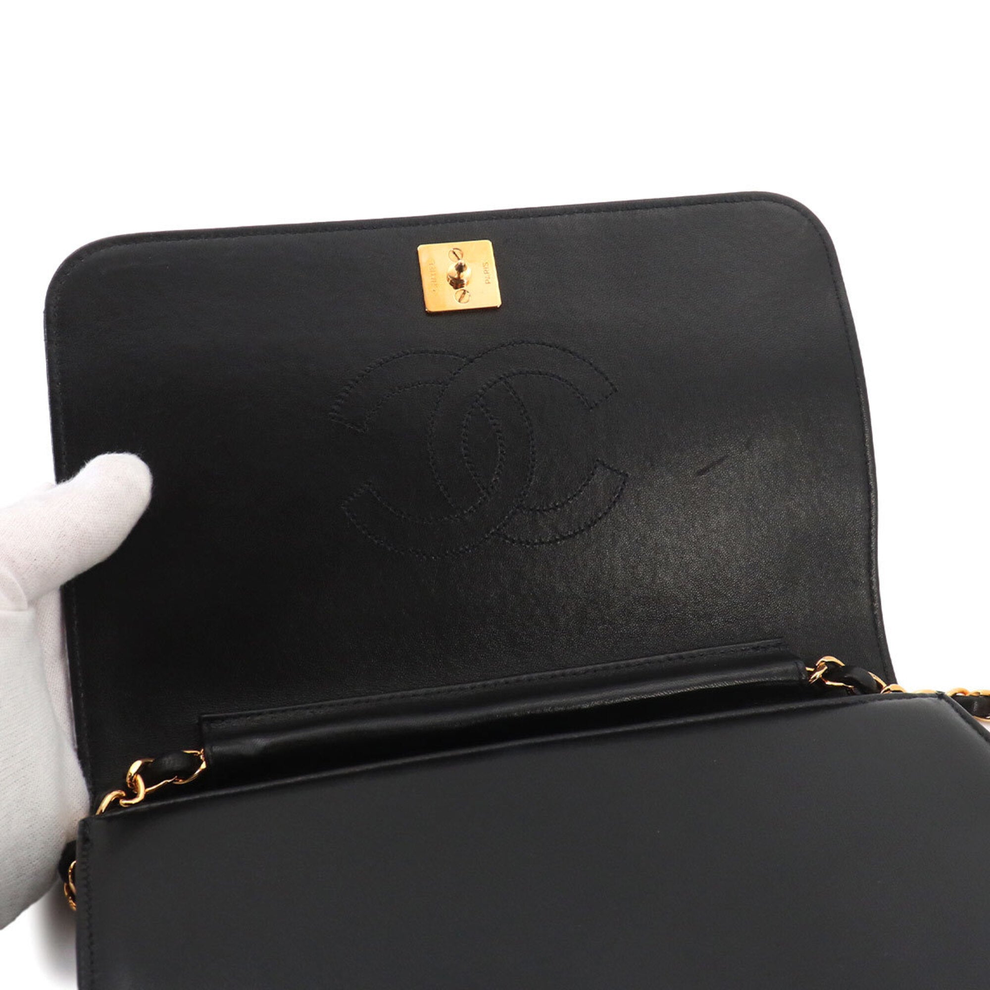 Chanel Black Leather Handbag Shoulder Bag (Pre-Owned)