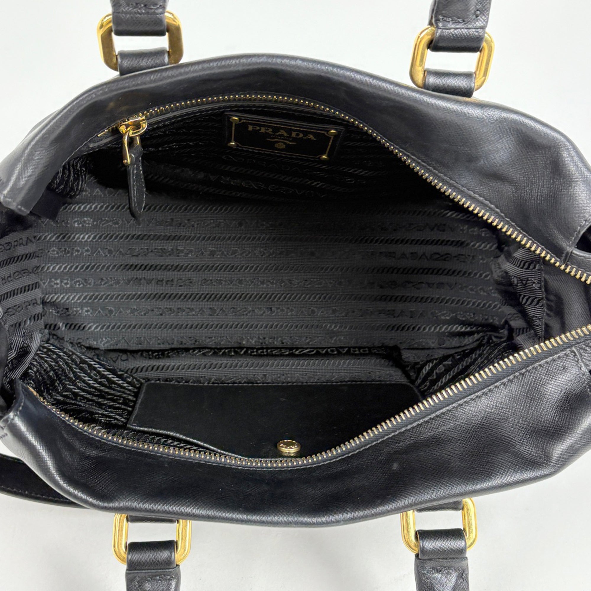 Prada Black Nero Leather Handbag Shoulder Bag (Pre-Owned)
