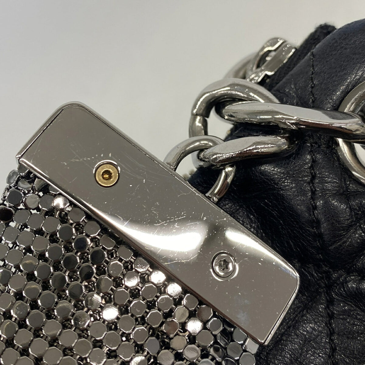 Chanel Black Leather Shoulder Bag (Pre-Owned)