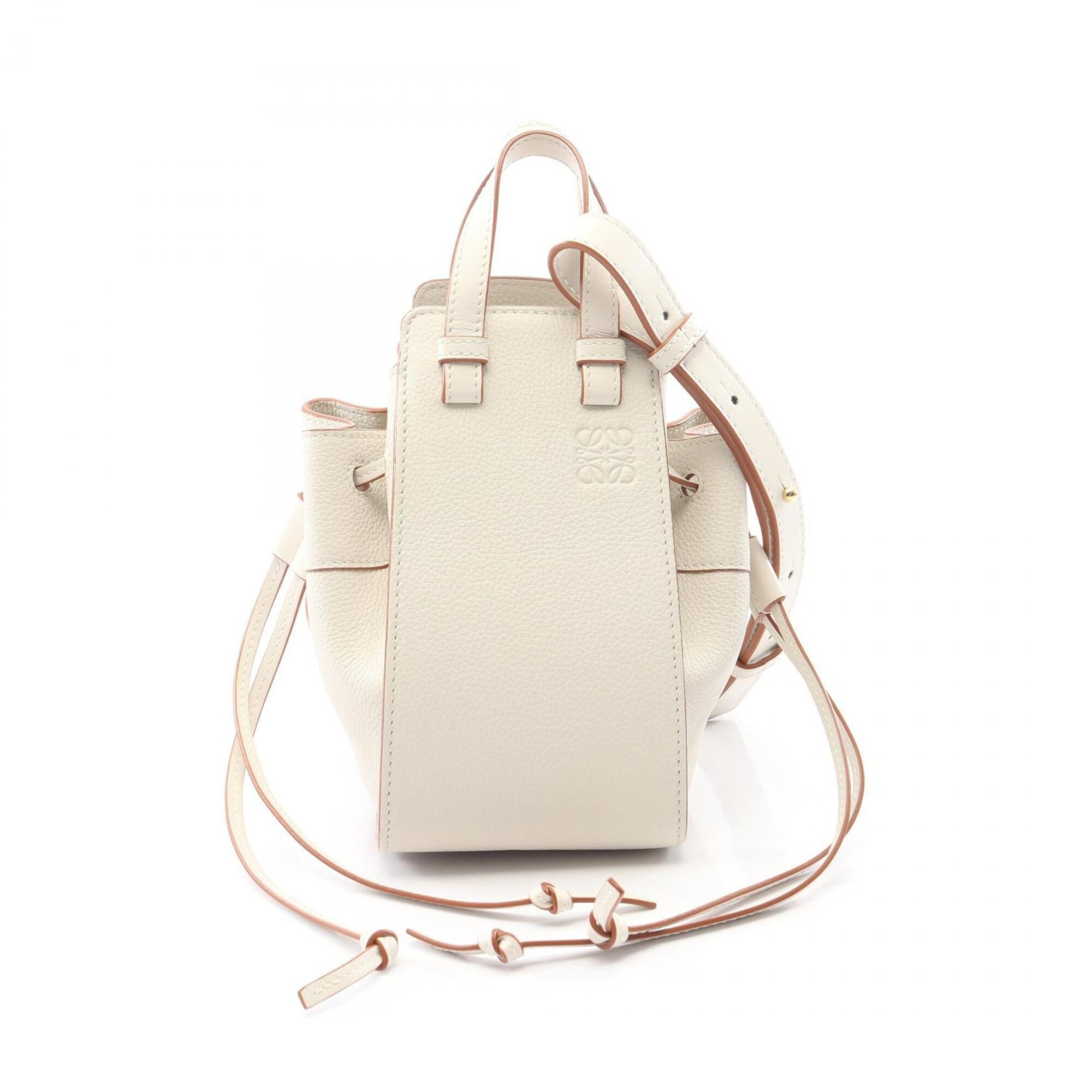 Loewe White Leather Handbag (Pre-Owned)