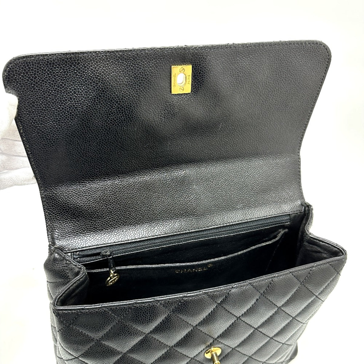 Chanel Black Leather Handbag (Pre-Owned)