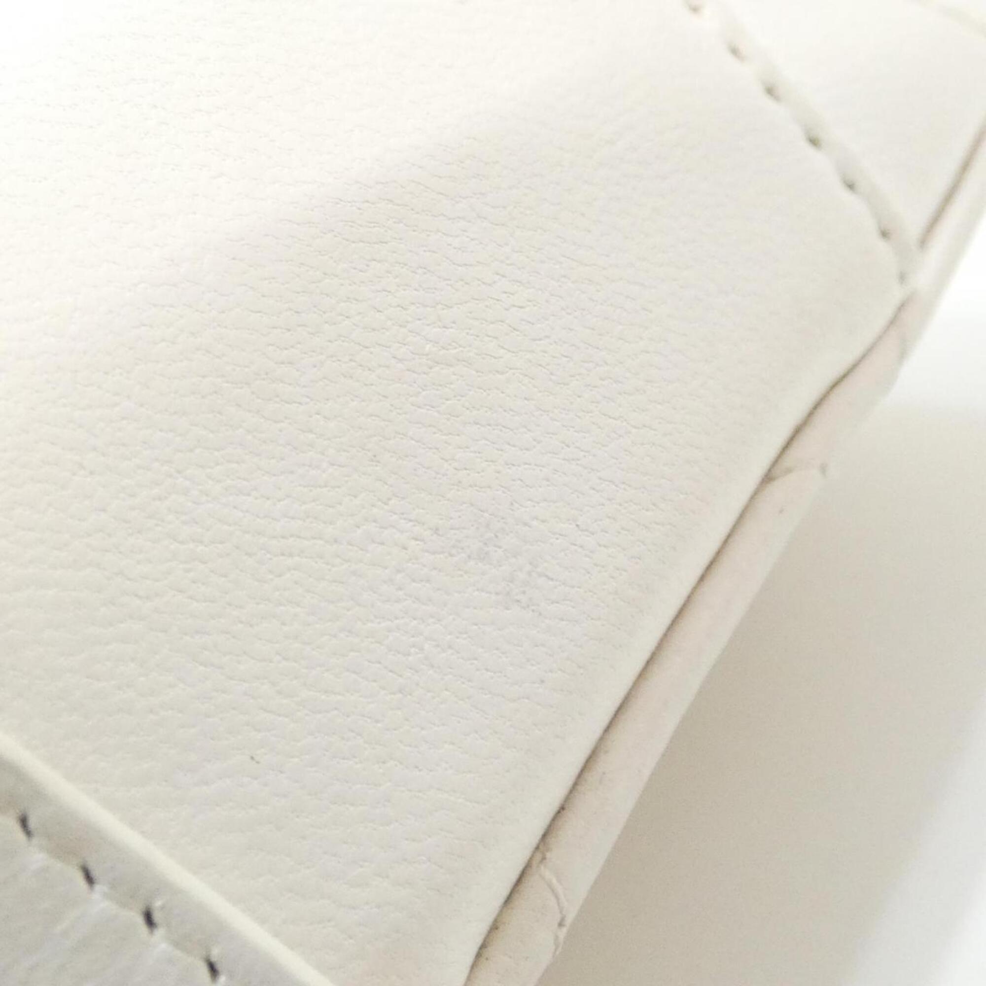 Chanel White Leather Handbag Shoulder Bag (Pre-Owned)