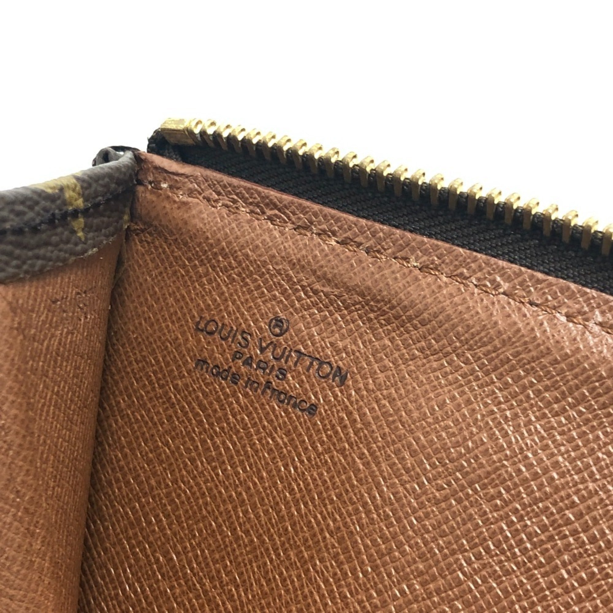 Louis Vuitton Brown Clutch Bag (Pre-Owned)