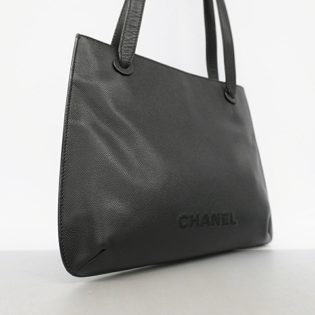 Chanel Black Grained Calfskin Shoulder Bag (Pre-Owned)