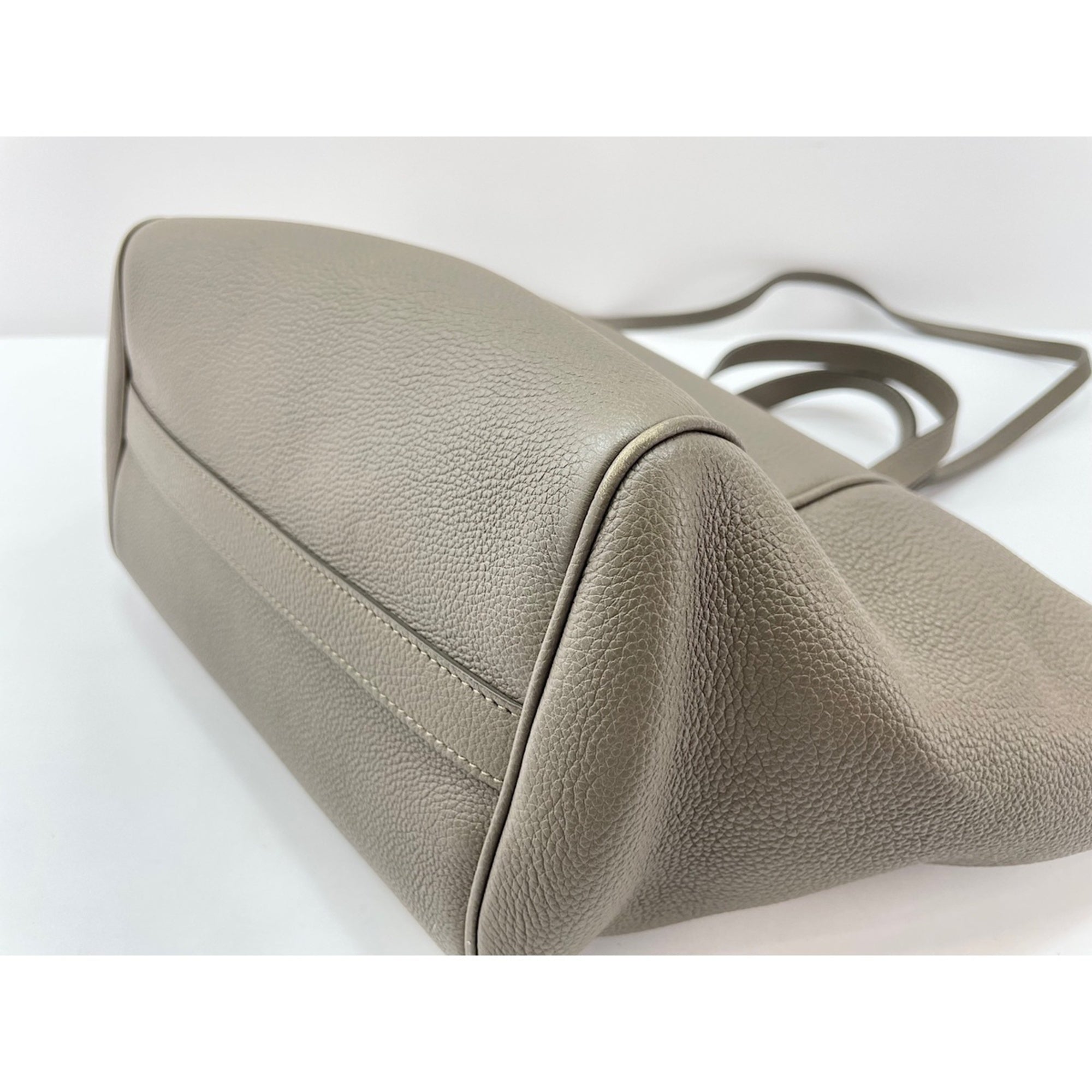 Celine Cabas Gray Leather Shoulder Bag (Pre-Owned)