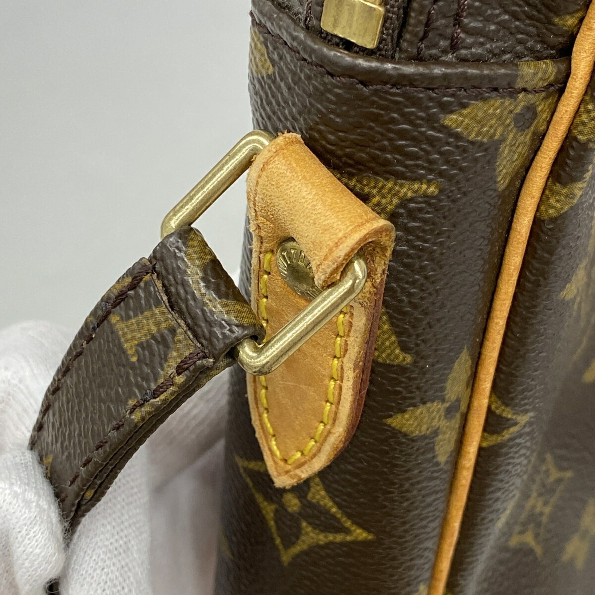 Louis Vuitton Brown Shoulder Bag (Pre-Owned)