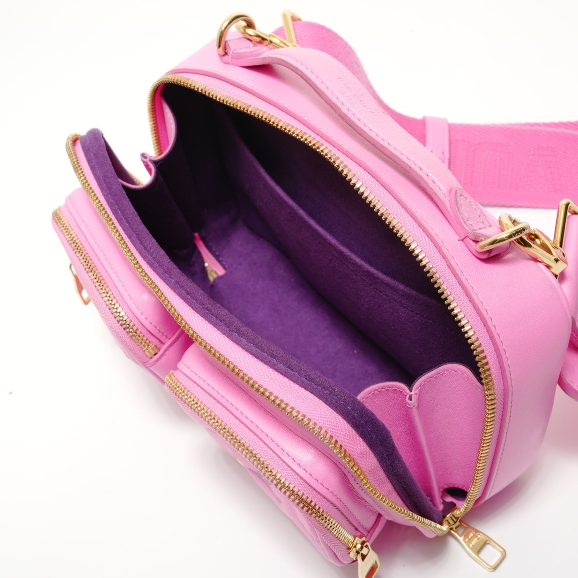 Louis Vuitton Pink Shoulder Bag (Pre-Owned)