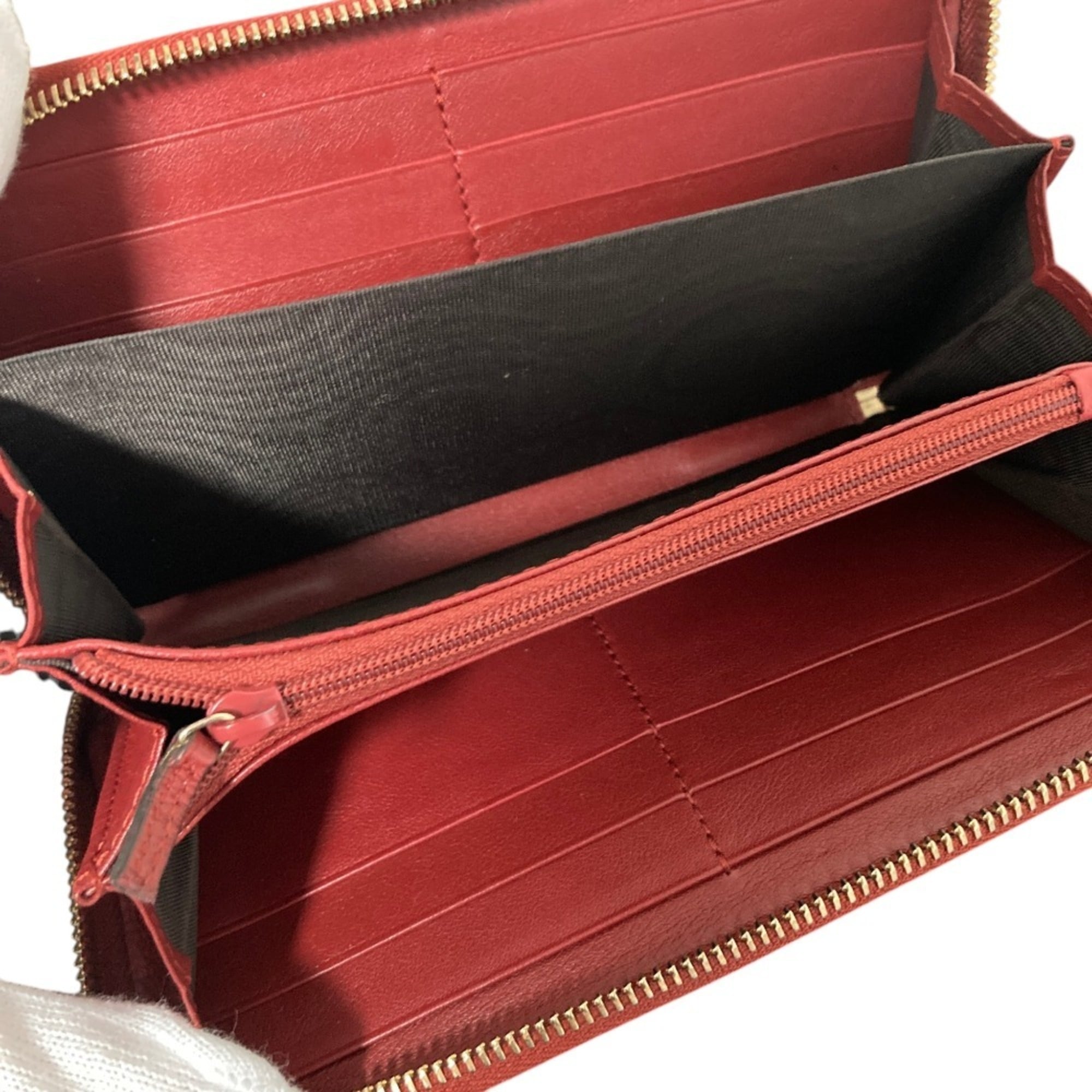 Gucci Red Color Patent Leather Long Wallet (Bi-Fold) (Pre-Owned)