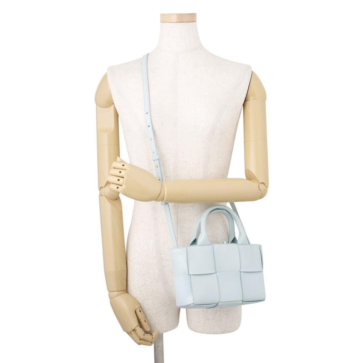 Bottega Veneta Light Blue Leather Handbag (Pre-Owned)