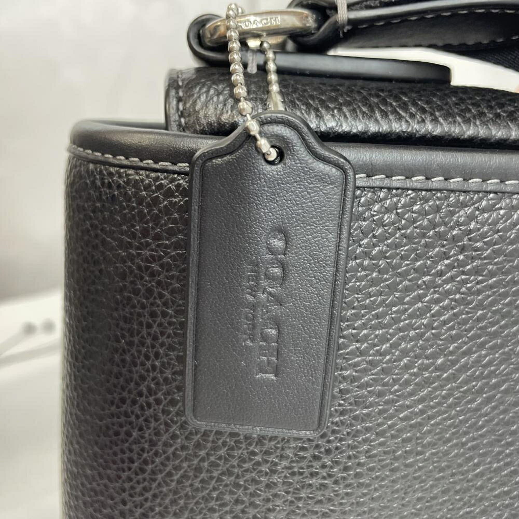 Coach Leather Shoulder Bag (Pre-Owned)