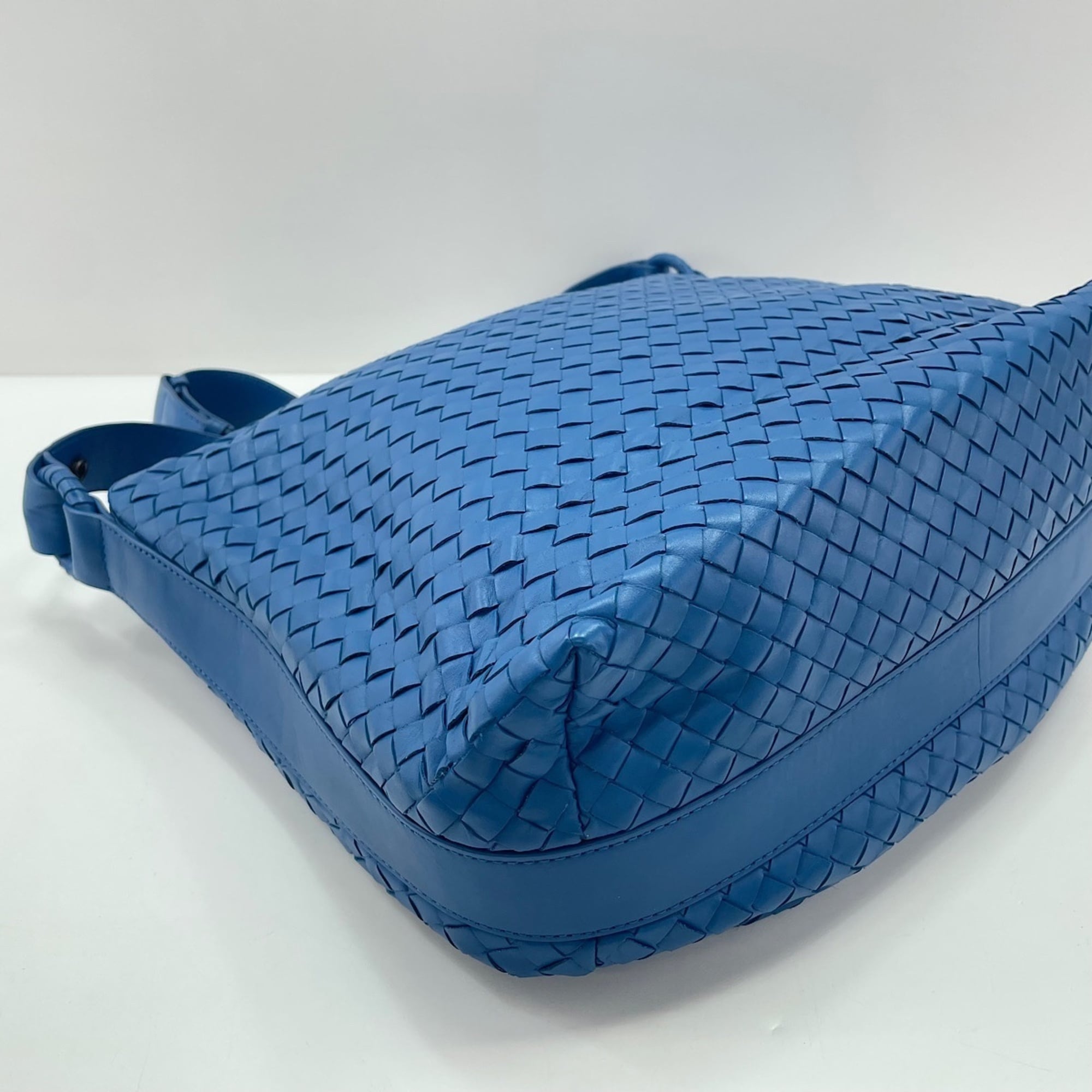 Bottega Veneta Blue Shoulder Bag (Pre-Owned)