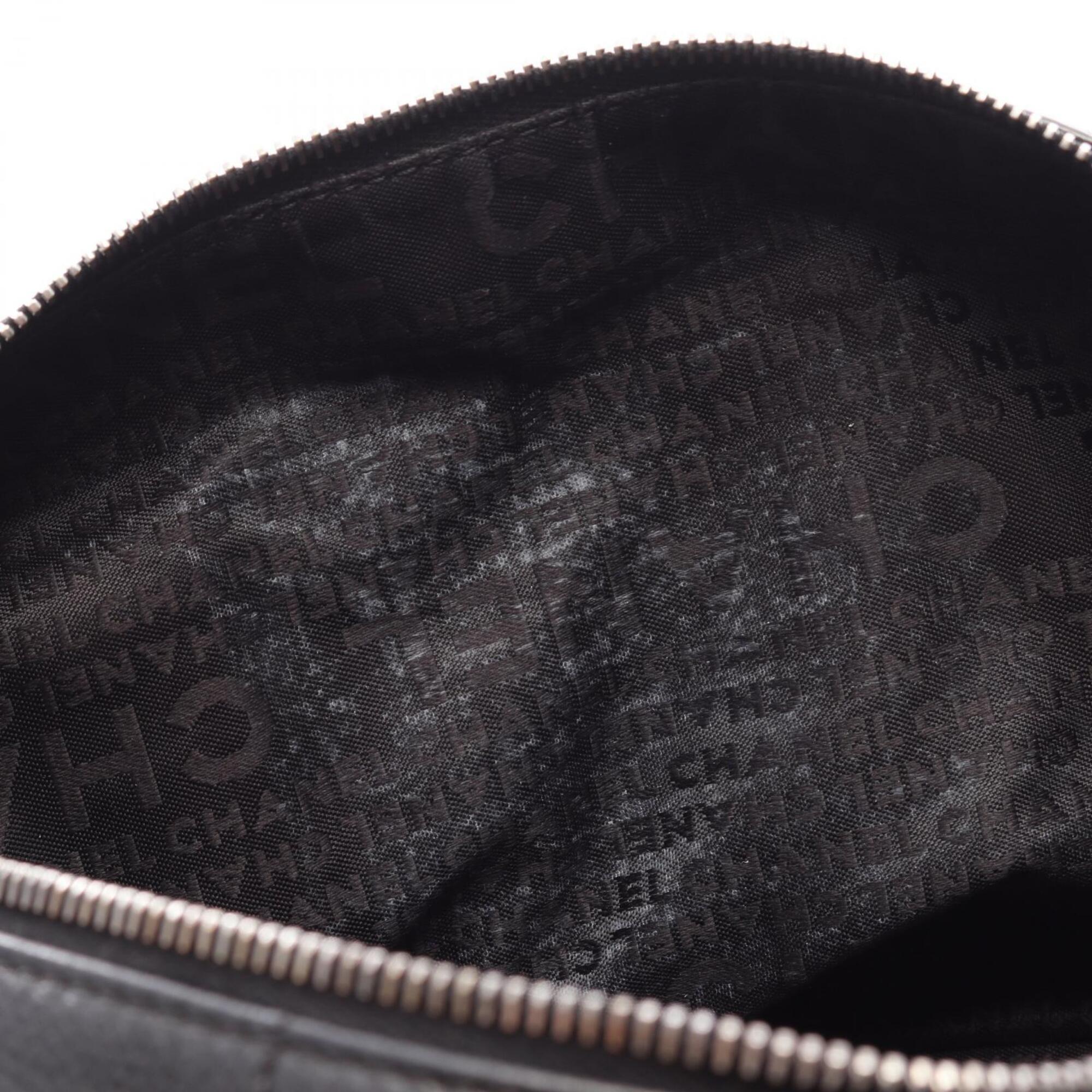 Chanel Black Grained Calfskin Handbag (Pre-Owned)