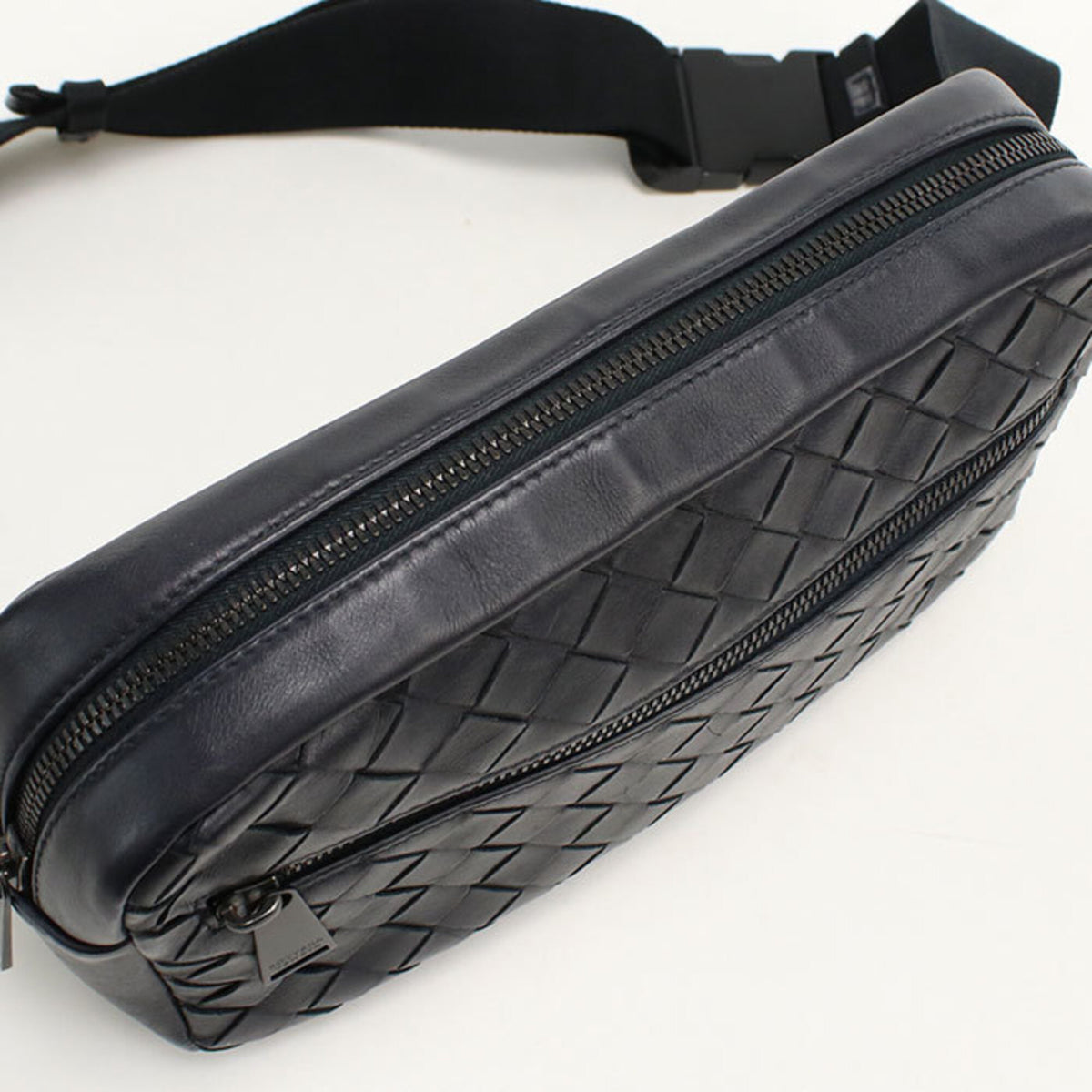 Bottega Veneta Black Leather Sling Bag (Pre-Owned)