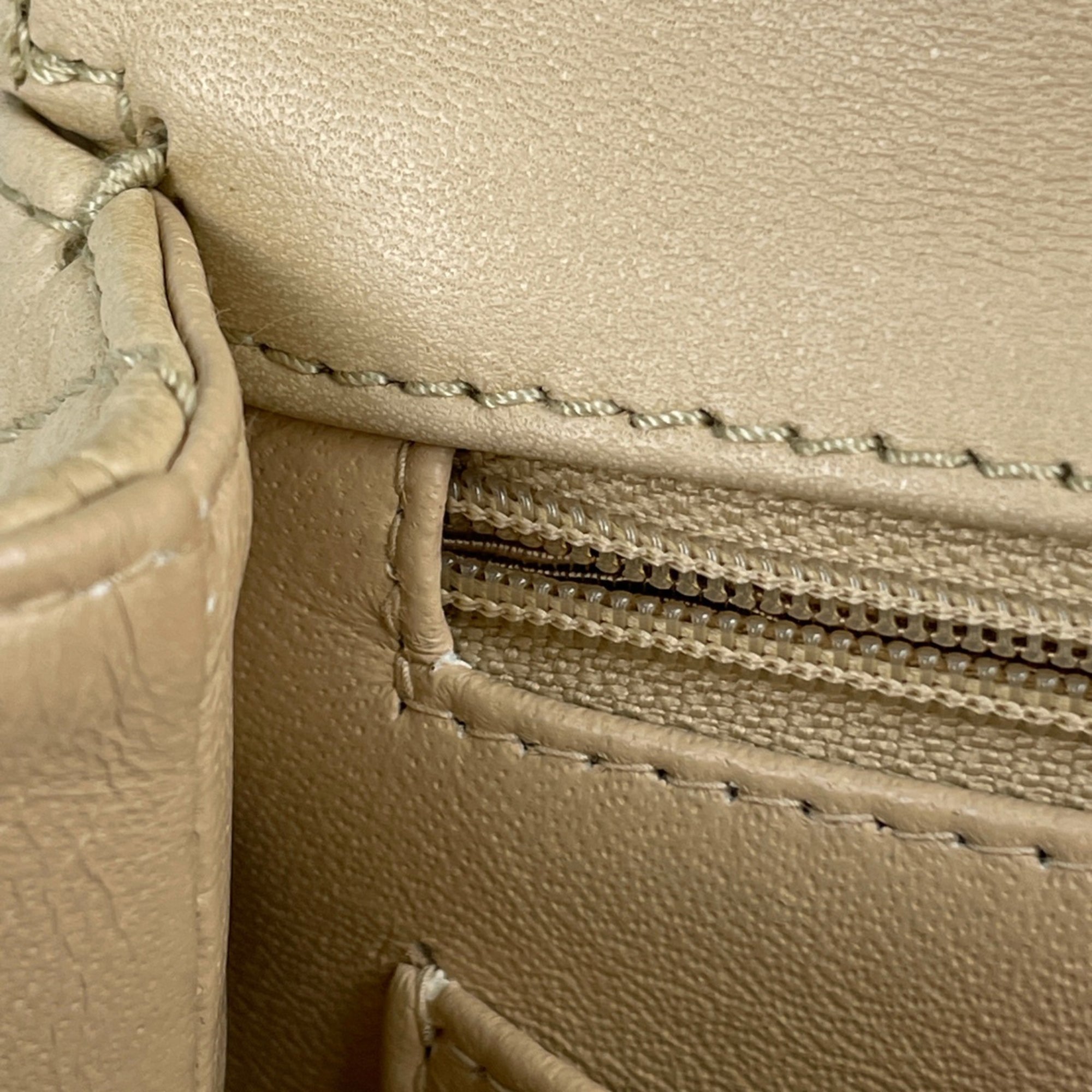 Chanel Beige Leather Handbag (Pre-Owned)