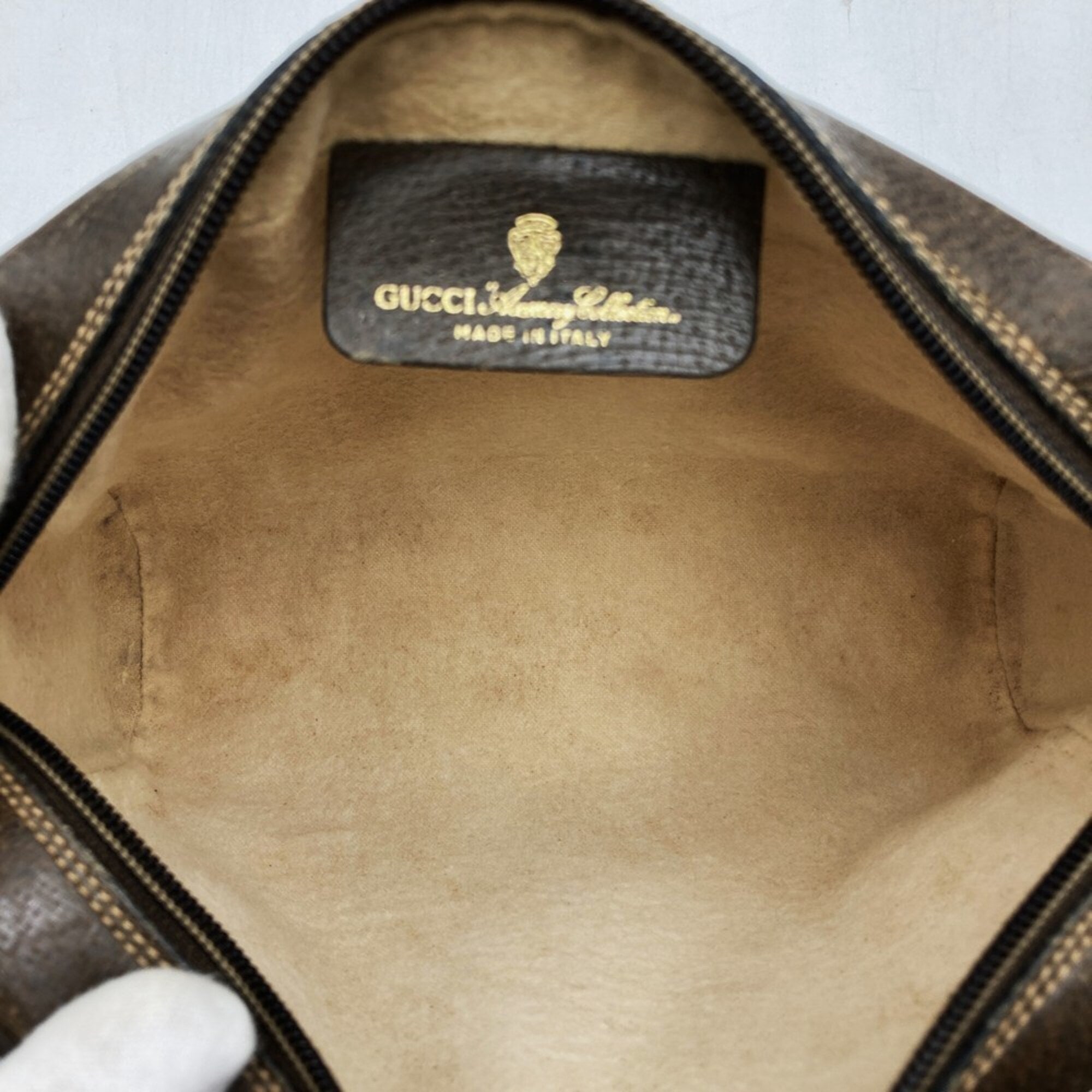 Gucci Brown Gg Supreme Clutch Bag Pouch (Pre-Owned)