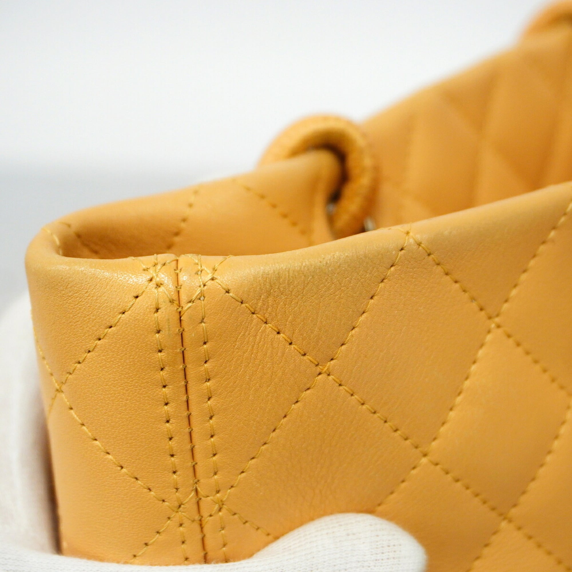 Chanel Beige Leather Tote Bag (Pre-Owned)