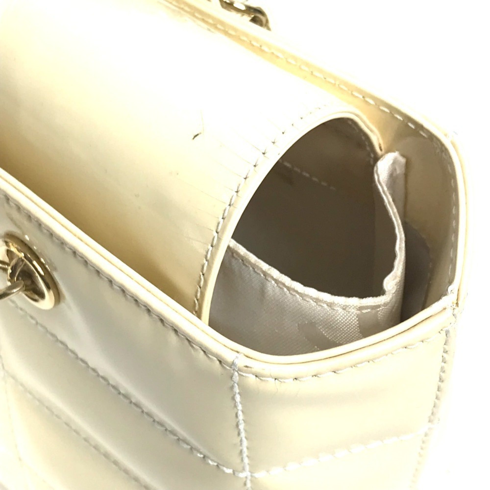 Chanel White Yellow Shoulder Bag (Pre-Owned)