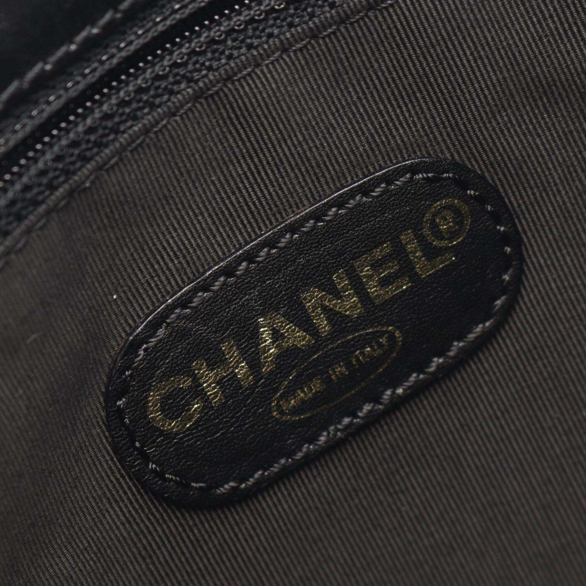 Chanel Black Leather Handbag Shoulder Bag (Pre-Owned)