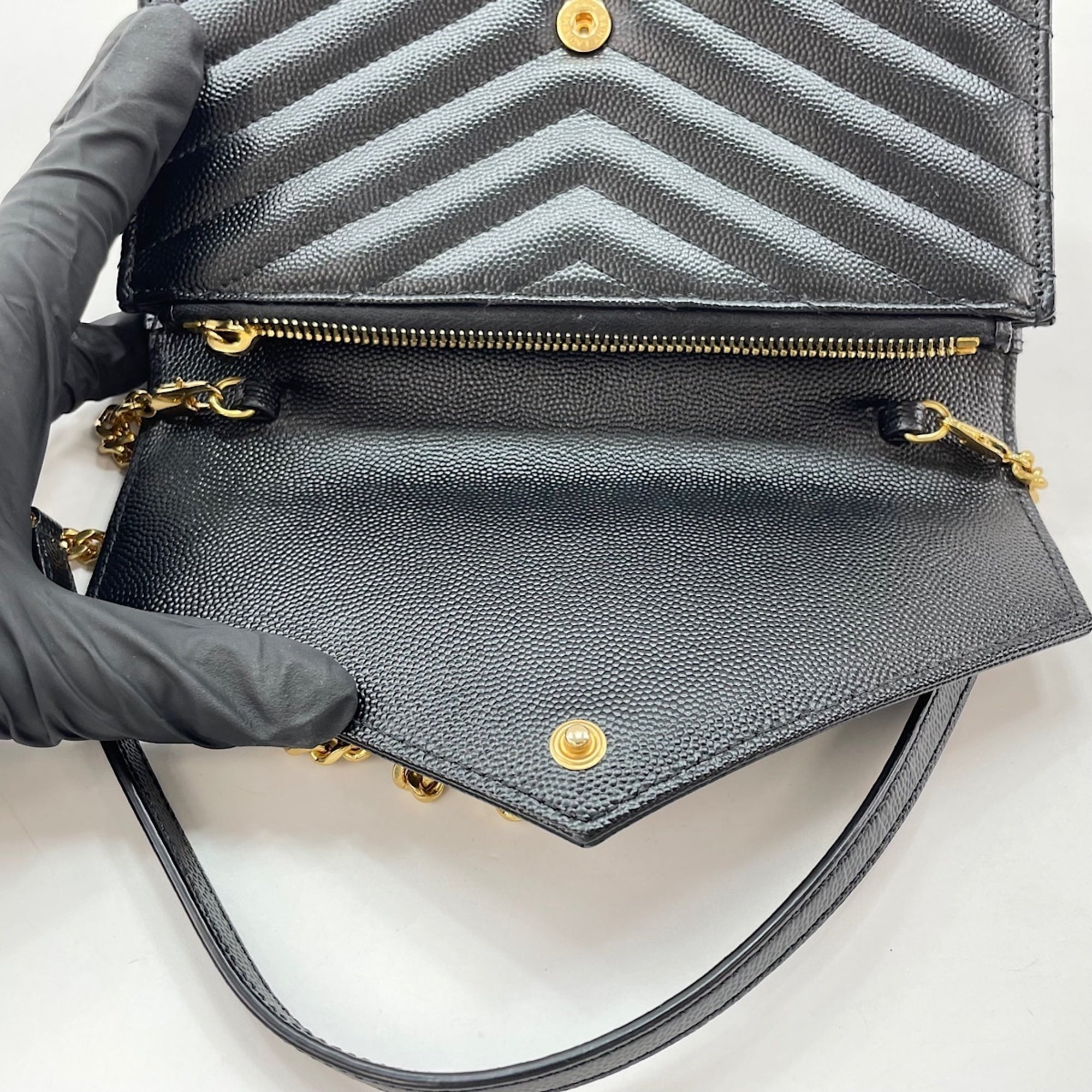 Yves Saint Laurent Black Shoulder Bag (Pre-Owned)