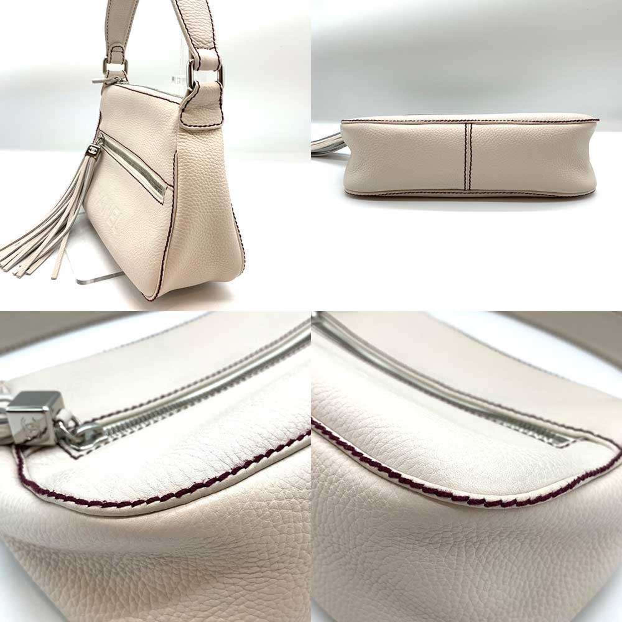 Chanel White Leather Shoulder Bag (Pre-Owned)