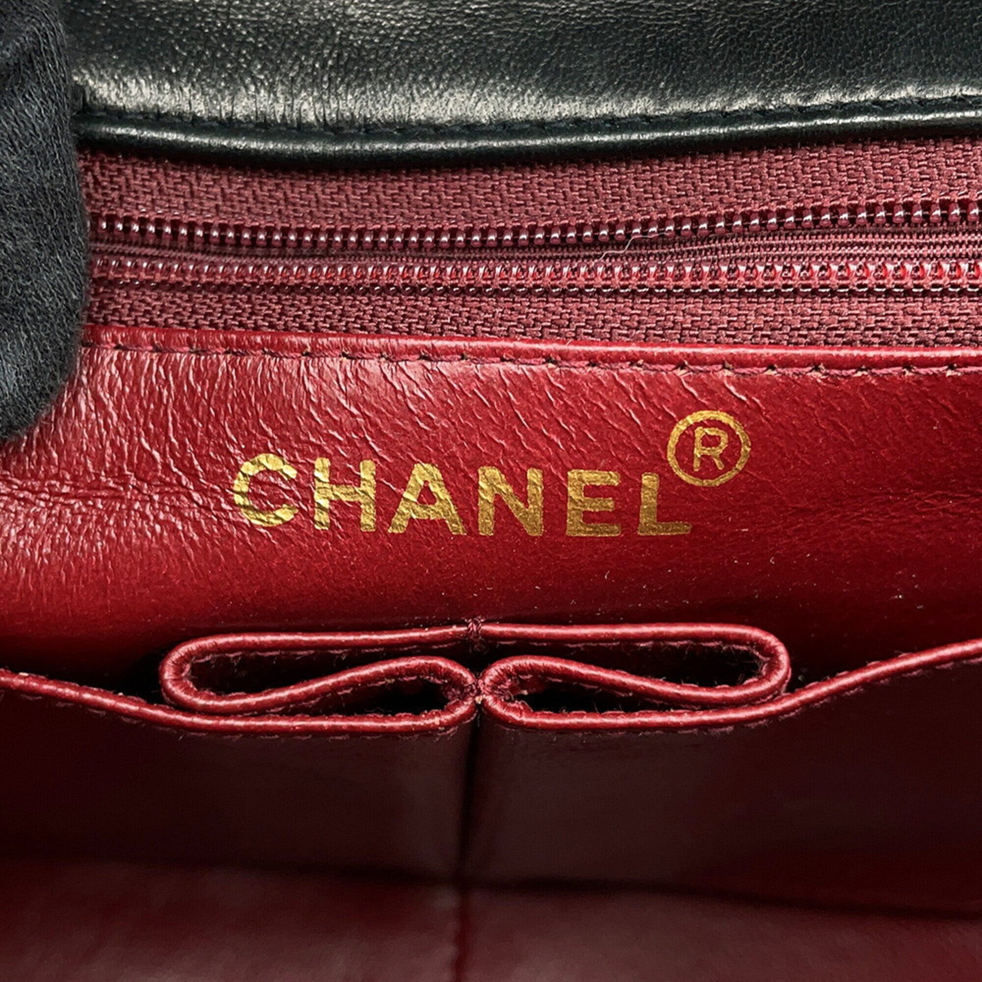 Chanel Black Leather Shoulder Bag (Pre-Owned)