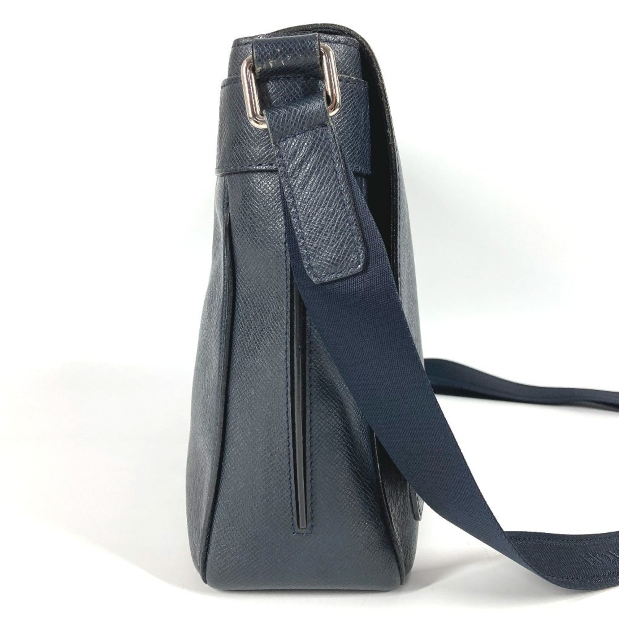 Louis Vuitton Boreal Galle Navy Taiga Leather Messenger Bag Shoulder Bag (Pre-Owned)