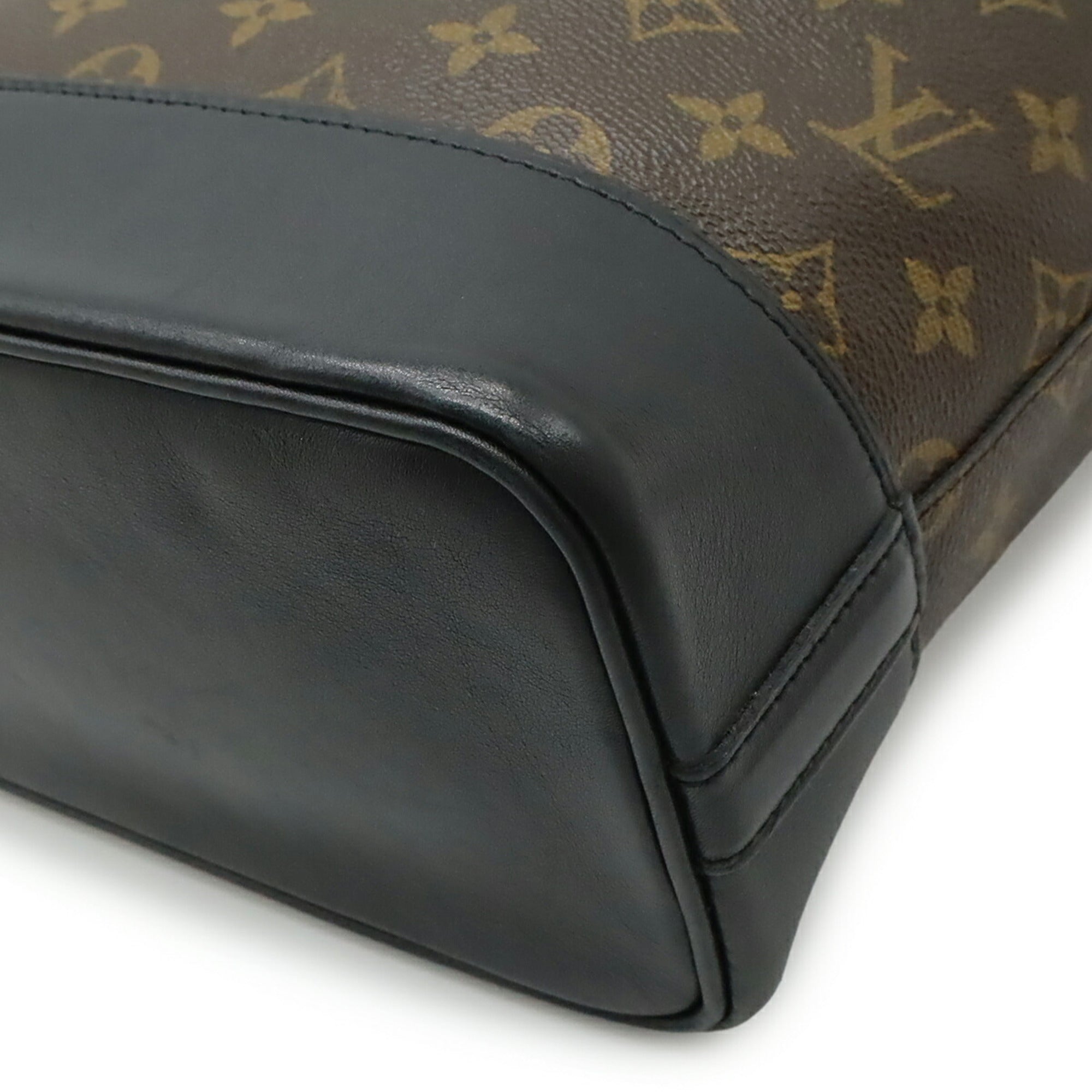 Louis Vuitton Black Monogram Noir Monogram Pouch Shoulder Bag (Pre-Owned)