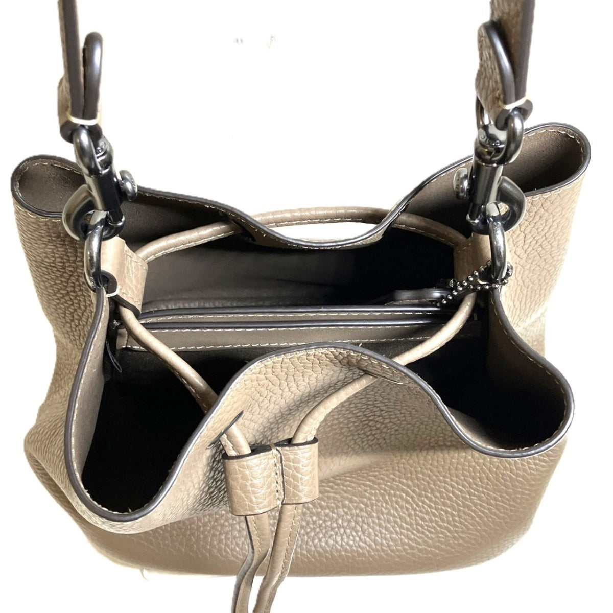 Coach Leather Shoulder Bag (Pre-Owned)