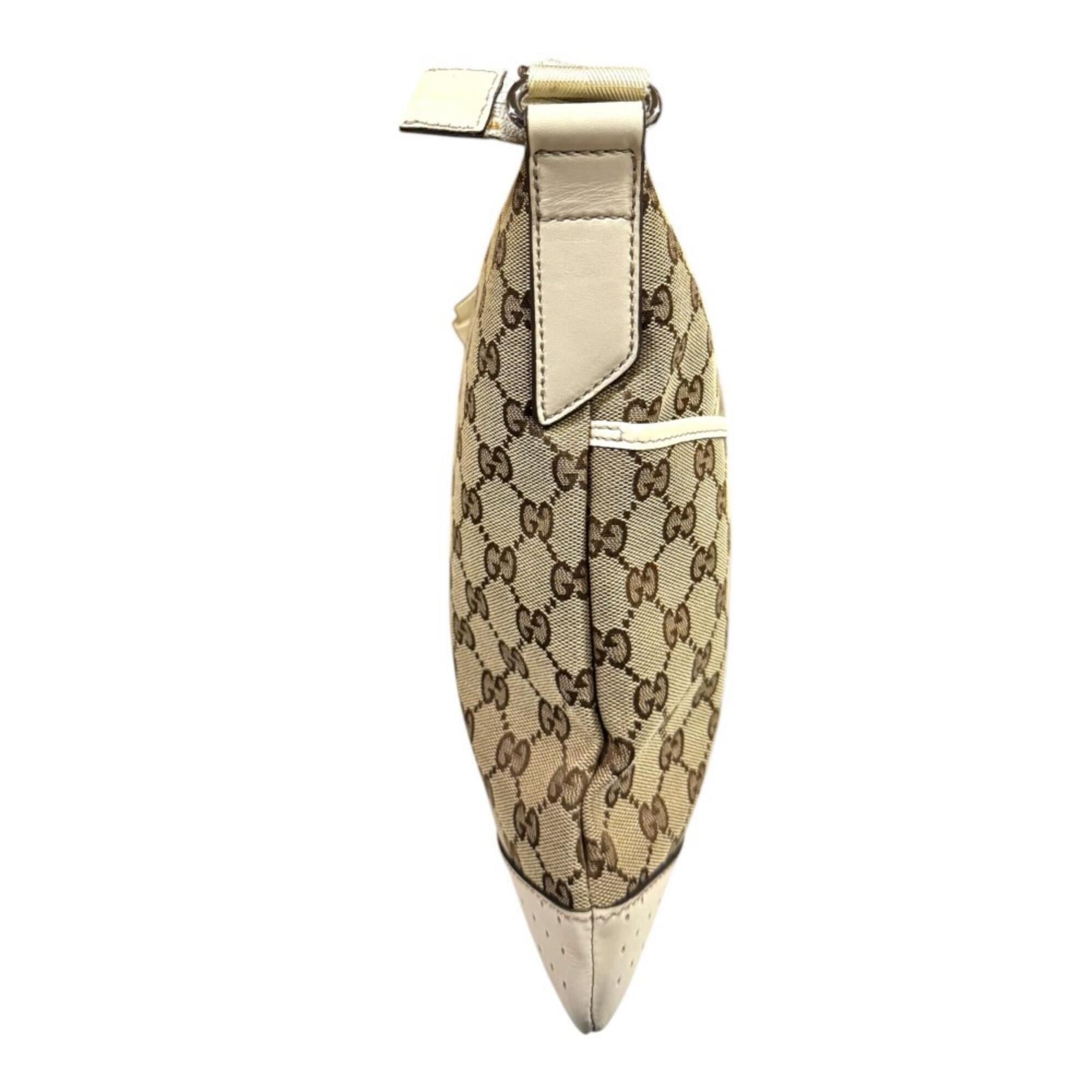 Gucci Beige White Gg Canvas Shoulder Bag (Pre-Owned)