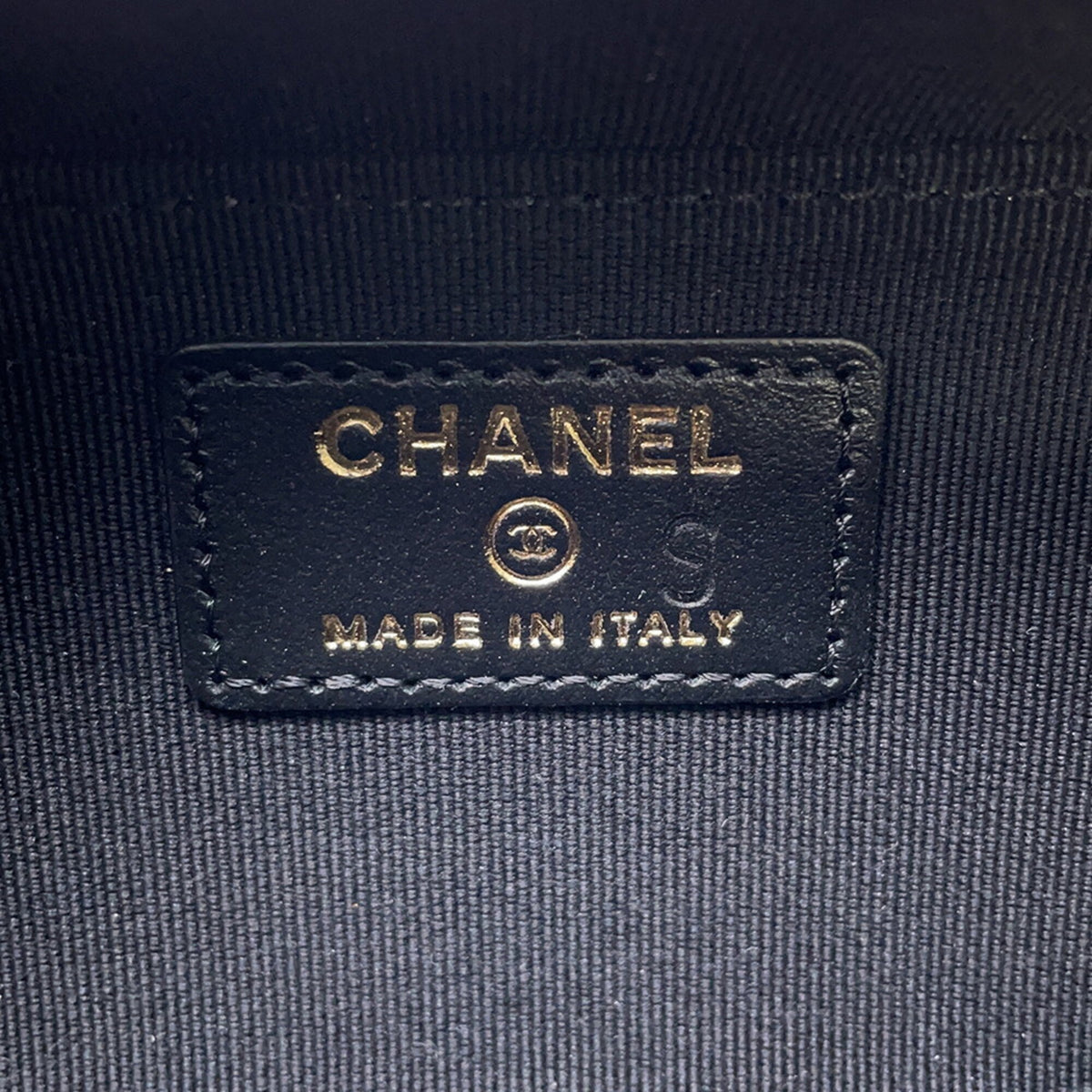 Chanel Black Grained Calfskin Shoulder Bag (Pre-Owned)