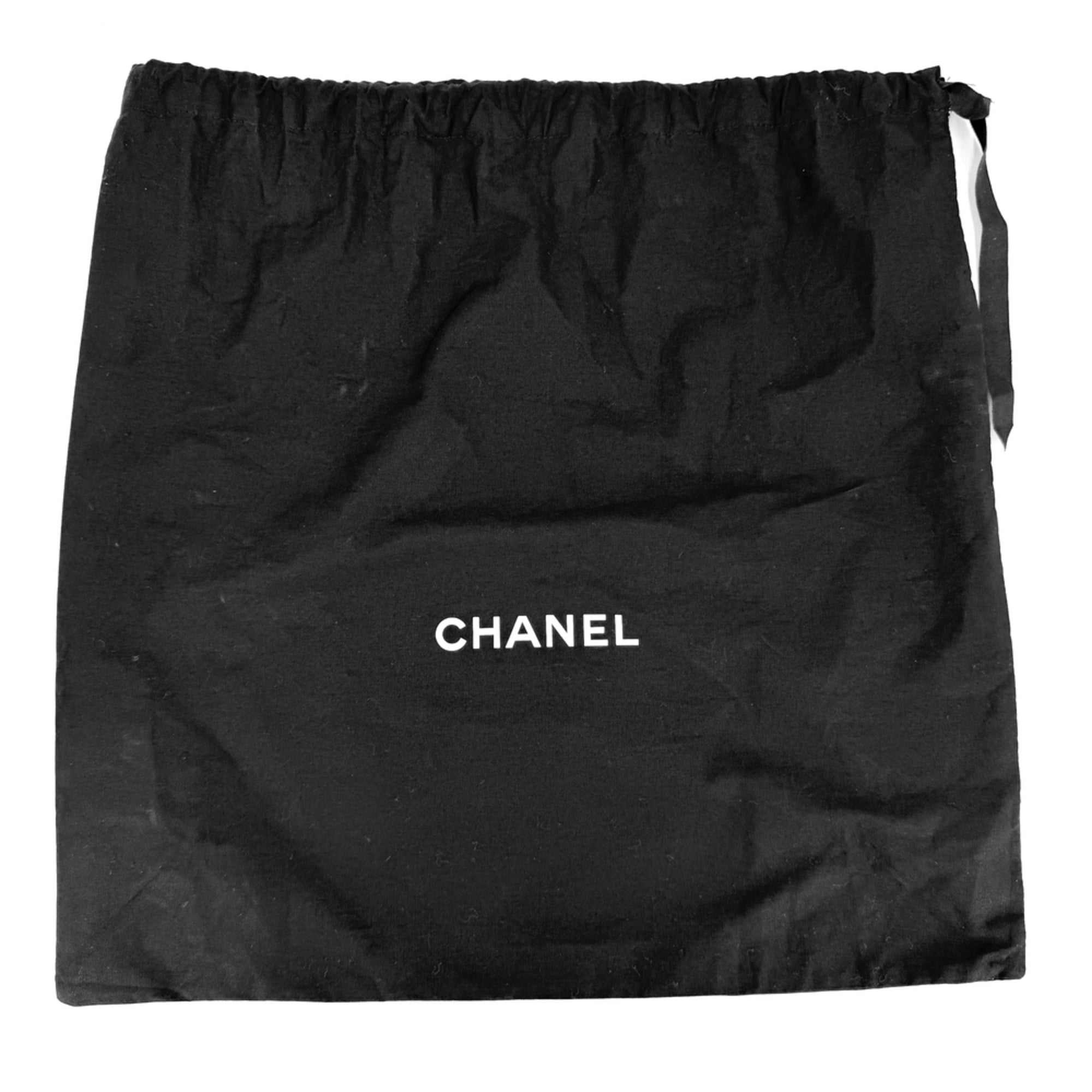 Chanel Black Grained Calfskin Handbag Shoulder Bag (Pre-Owned)