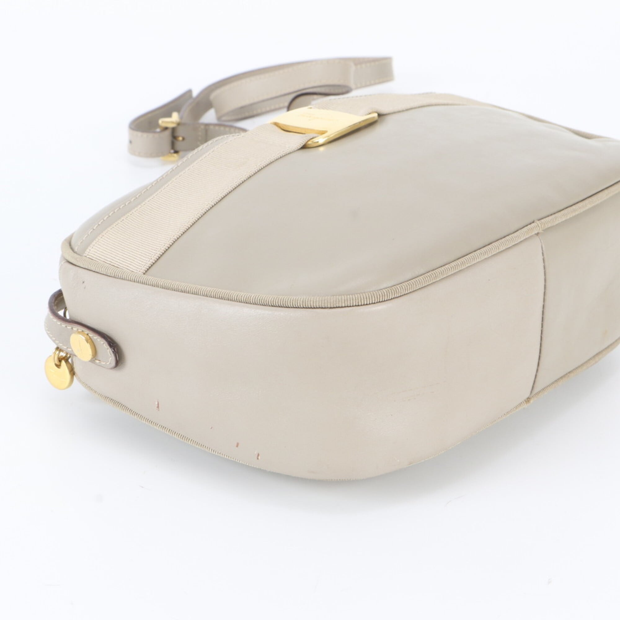 Salvatore Ferragamo Vara Beige Leather Shoulder Bag (Pre-Owned)