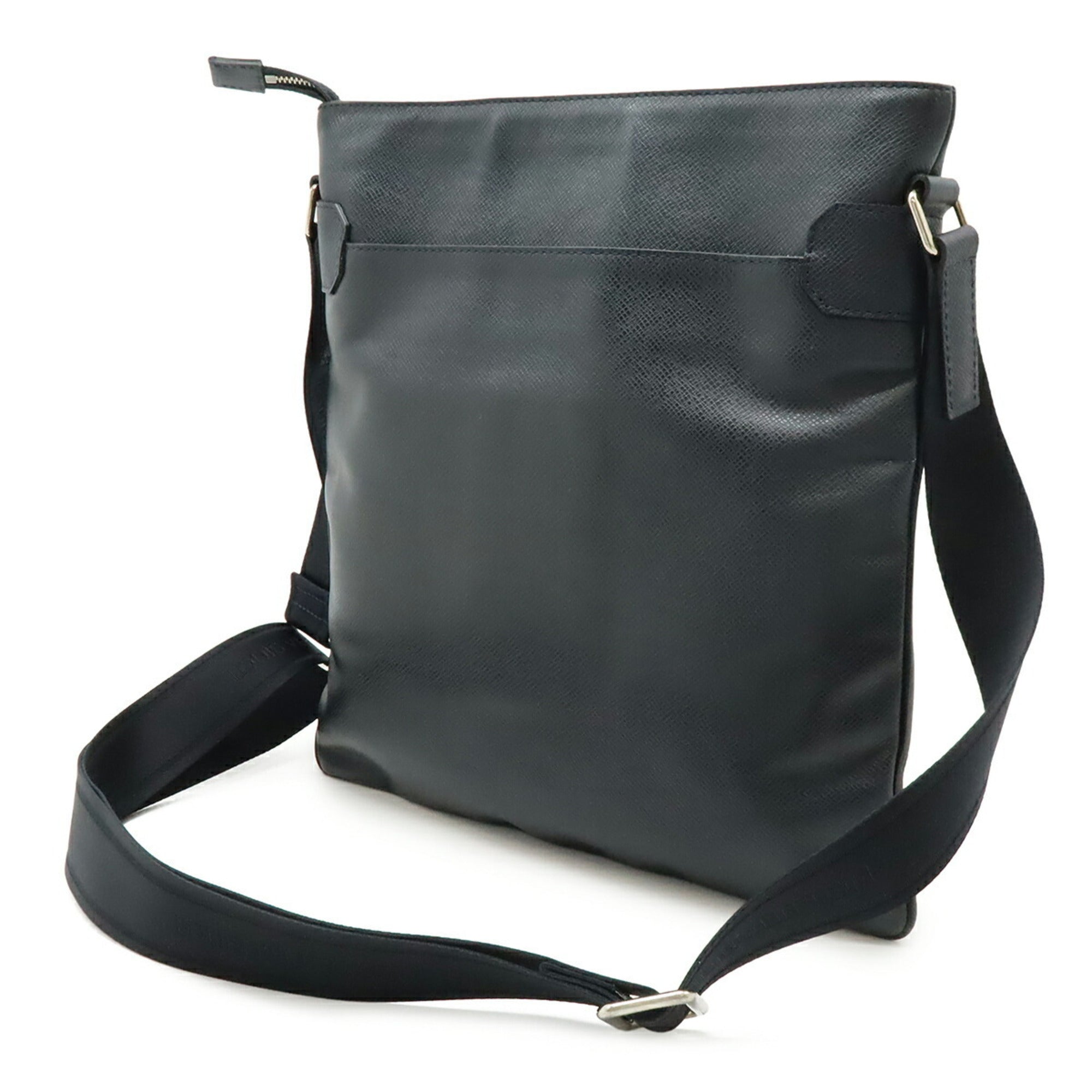 Louis Vuitton Taiga Boreal Taiga Leather Shoulder Bag (Pre-Owned)
