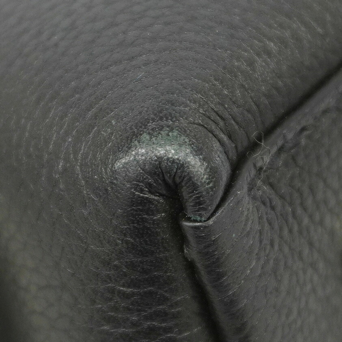 Louis Vuitton Noir Handbag (Pre-Owned)