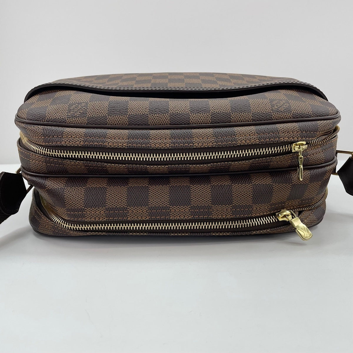 Louis Vuitton Brown Shoulder Bag (Pre-Owned)