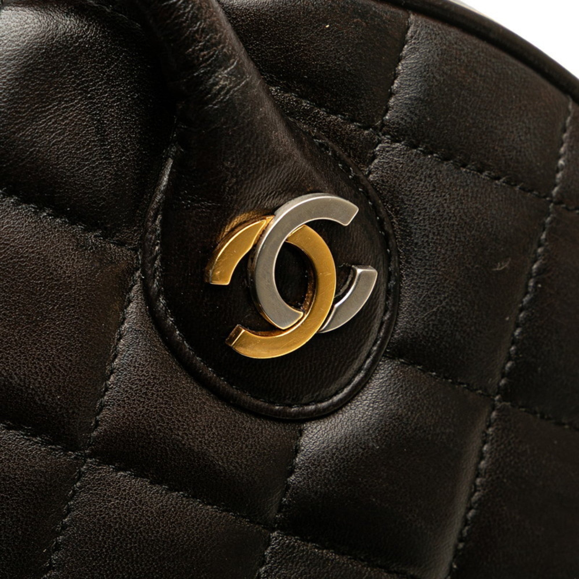 Chanel Matelasse Black Leather Handbag (Pre-Owned)
