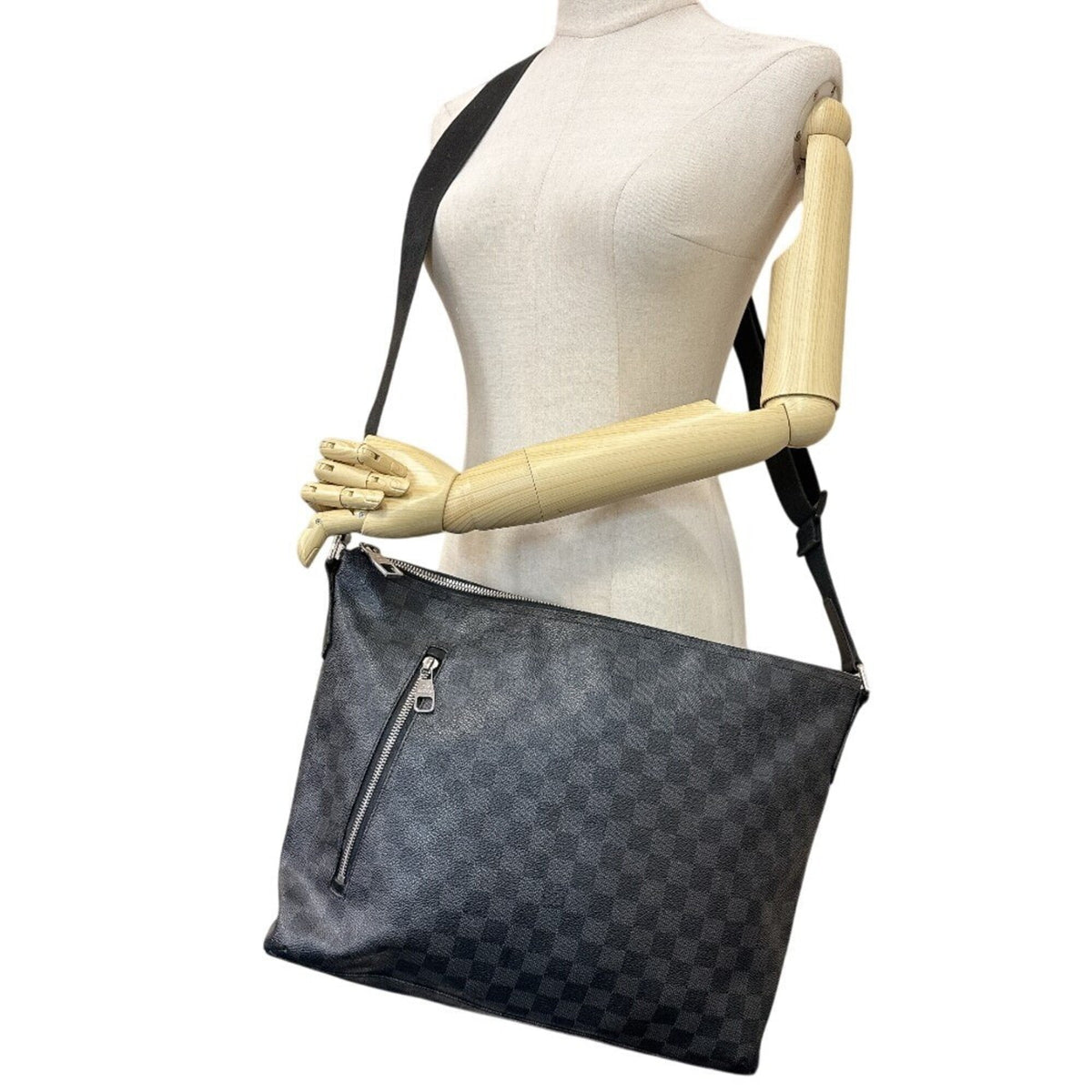 Louis Vuitton Black Damier Canvas Leather Shoulder Bag (Pre-Owned)