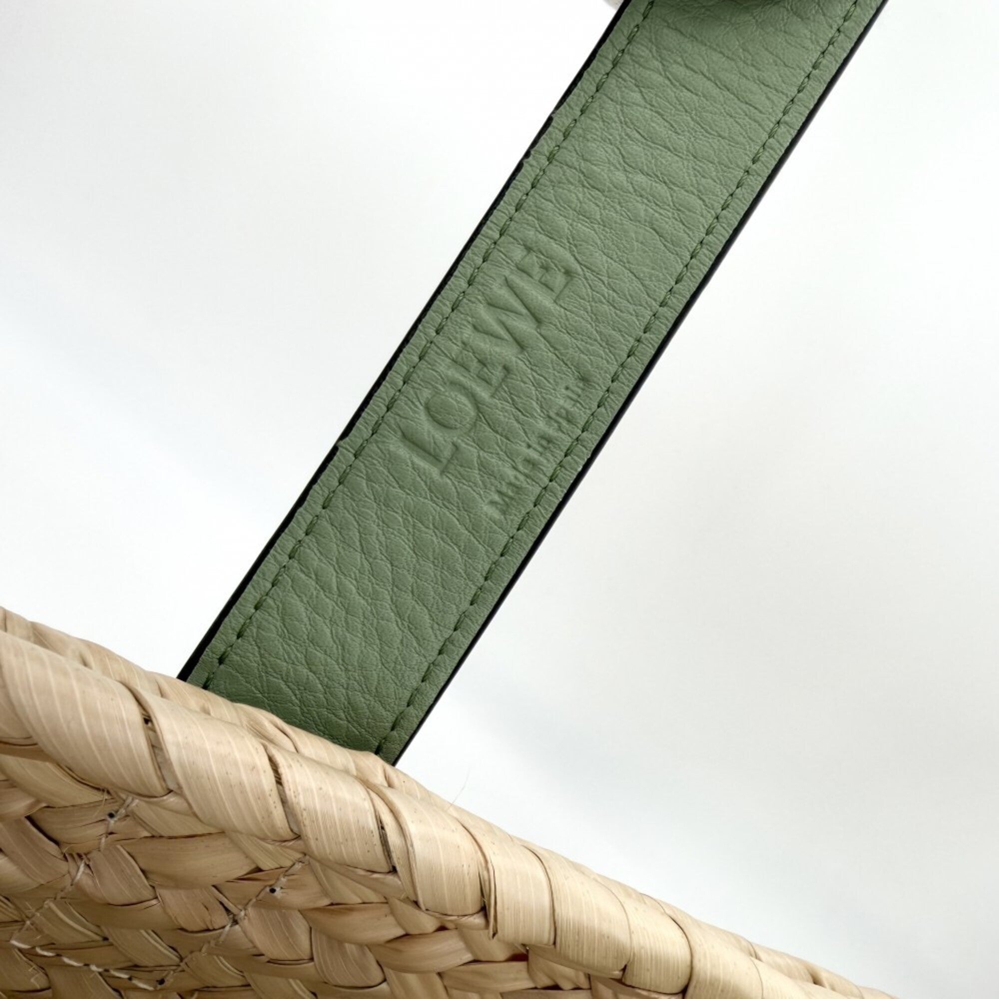 Loewe Beige Green Basket Handbag (Pre-Owned)