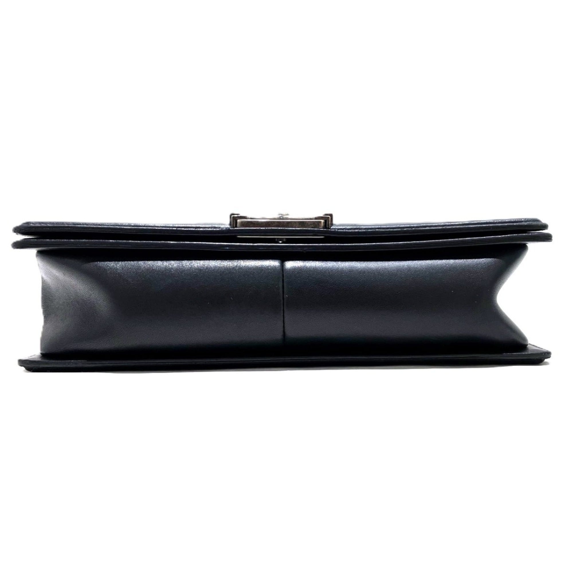 Chanel Black Leather Shoulder Bag (Pre-Owned)