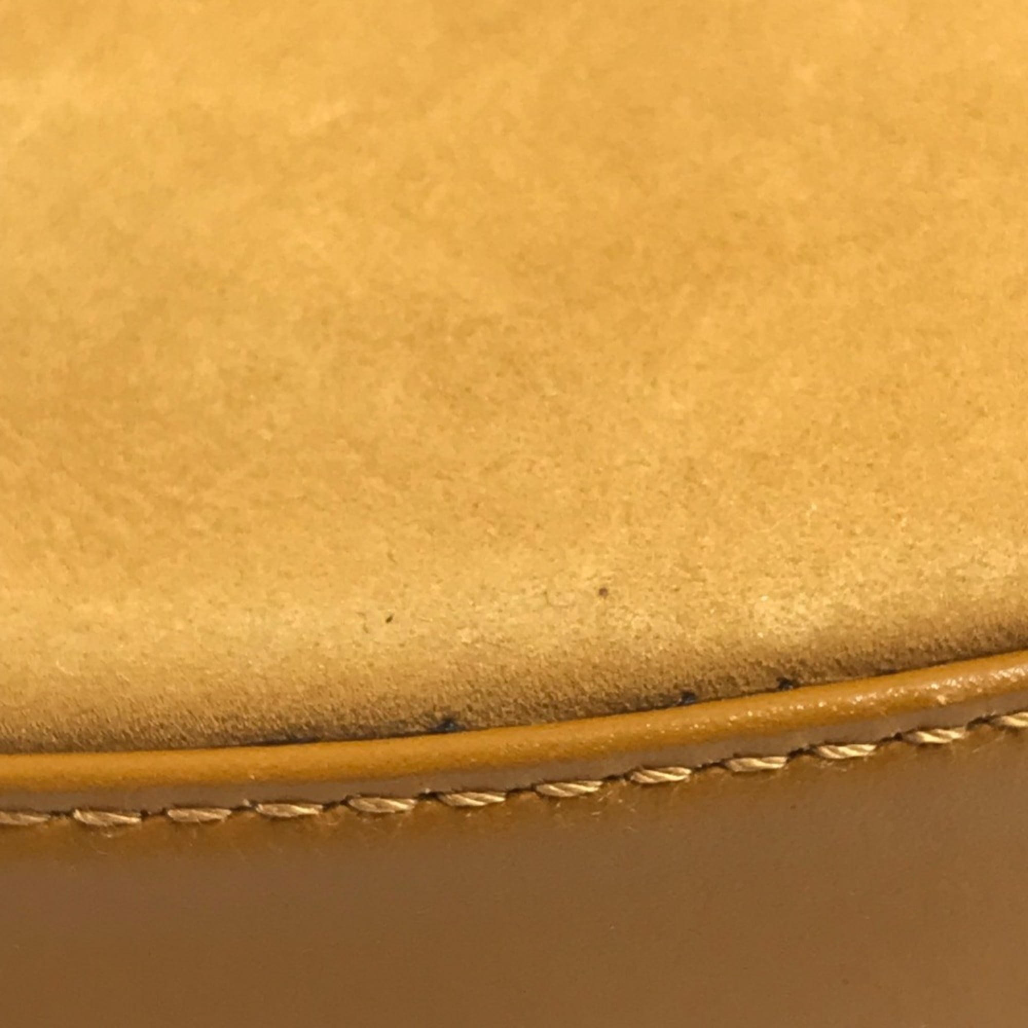 Bvlgari Beige Leather Shoulder Bag (Pre-Owned)