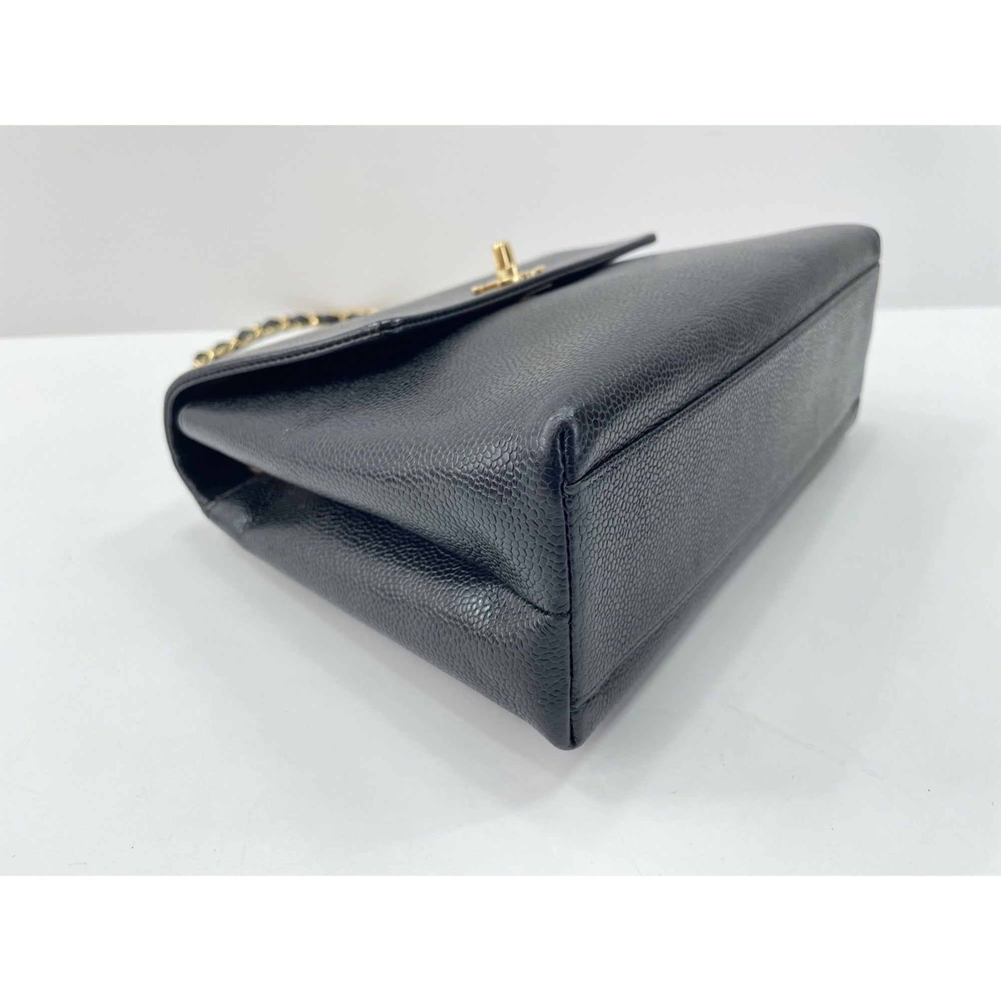 Chanel Black Shoulder Bag (Pre-Owned)