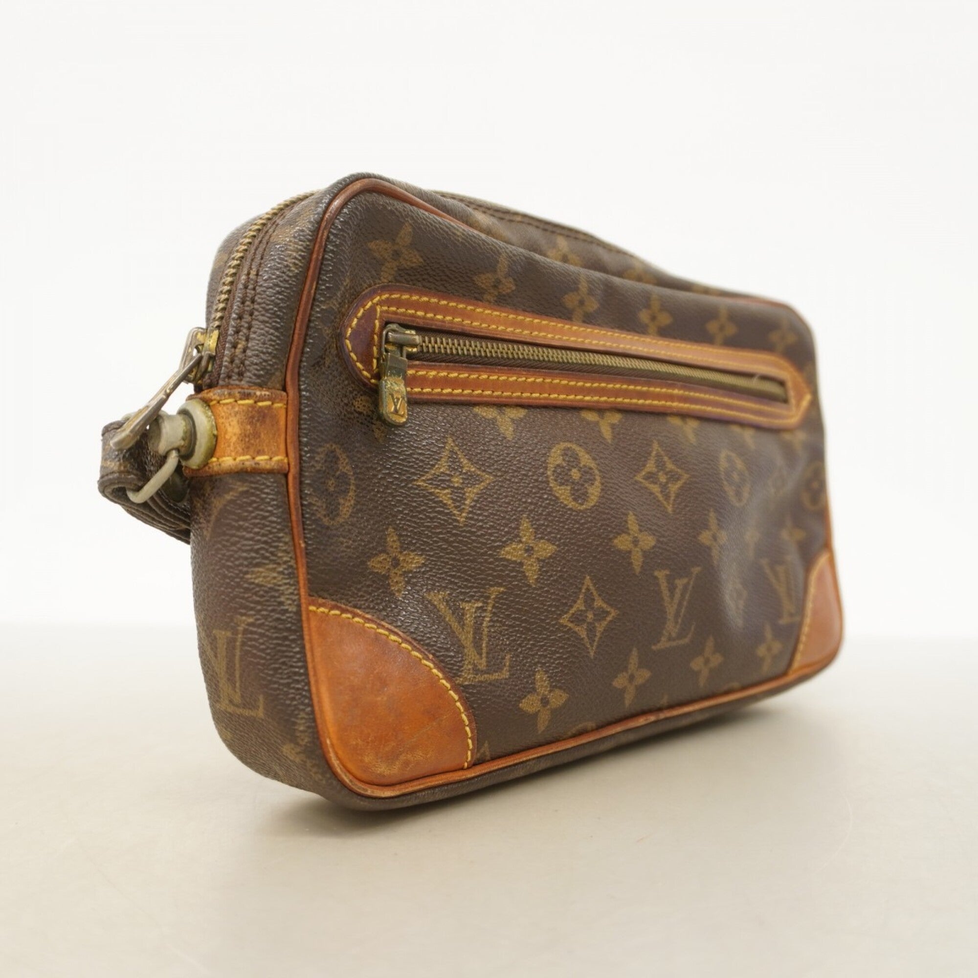 Louis Vuitton Brown Clutch Bag (Pre-Owned)