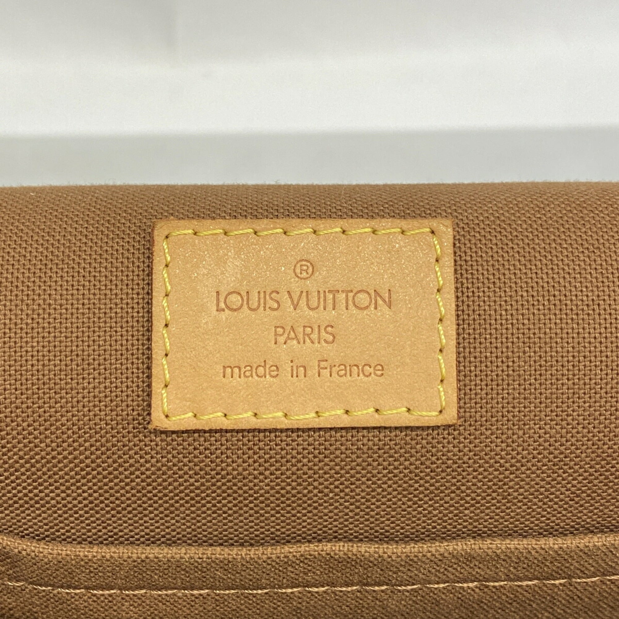 Louis Vuitton Brown Shoulder Bag (Pre-Owned)