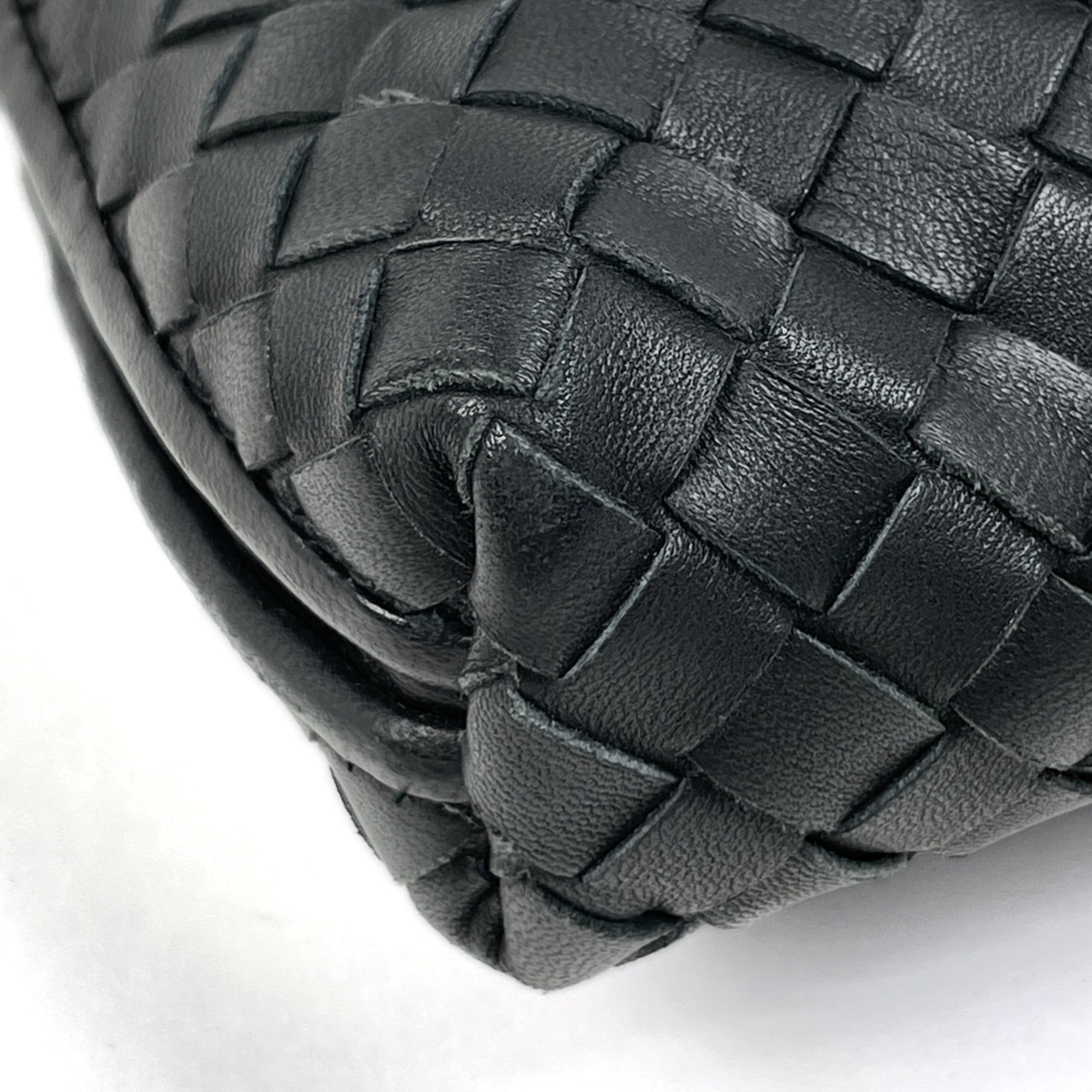 Bottega Veneta Black Leather Shoulder Bag (Pre-Owned)