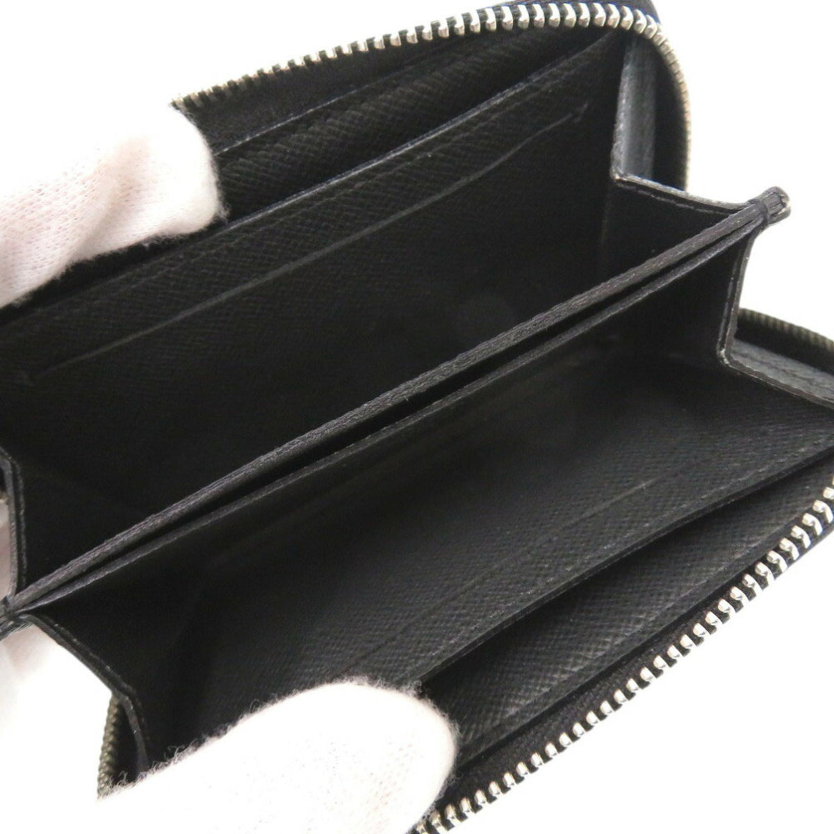 Louis Vuitton Black Taiga Leather Coin Purse/Coin Case (Pre-Owned)